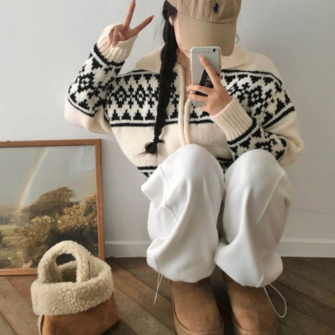 3rd Spring Official Instagramさんのインスタグラム写真 - (3rd Spring Official InstagramInstagram)「ノルディック柄が可愛すぎる…⛄️❄️  🏷 Nordic Pattern Zip-up Knit Parker  冬にぜひおすすめしたい1着🧶 パンツやスカート、どのボトムスとも相性抜群！ スウェットパンツとムートンブーツと合わせて 今期トレンドコーデも最高🤤🫶🏻  @3rdspring_official ZOZOTOWNにて発売中✨ ブランド品番：bei-23n-006で検索🔍  ----------  #3rdspring #セレクトショップ #韓国ブランド #韓国通販 #韓国 #韓国ファッション #韓国コーデ #ファッション #レディースファッション #レディースコーデ #レディース服 #冬ファッション #冬コーデ #冬服 #プチプラ #プチプラファッション」11月29日 20時10分 - 3rdspring_official