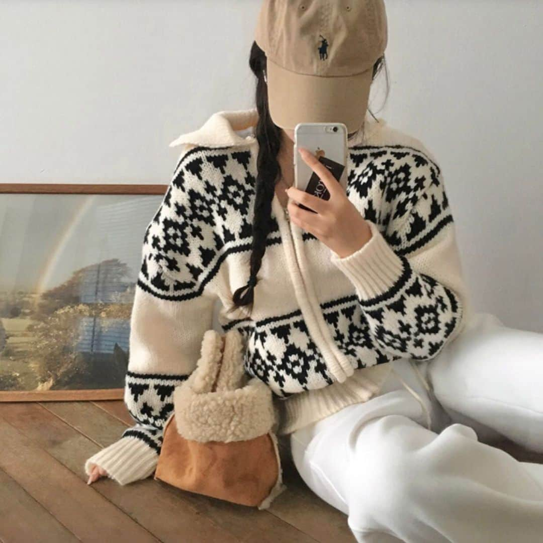 3rd Spring Official Instagramさんのインスタグラム写真 - (3rd Spring Official InstagramInstagram)「ノルディック柄が可愛すぎる…⛄️❄️  🏷 Nordic Pattern Zip-up Knit Parker  冬にぜひおすすめしたい1着🧶 パンツやスカート、どのボトムスとも相性抜群！ スウェットパンツとムートンブーツと合わせて 今期トレンドコーデも最高🤤🫶🏻  @3rdspring_official ZOZOTOWNにて発売中✨ ブランド品番：bei-23n-006で検索🔍  ----------  #3rdspring #セレクトショップ #韓国ブランド #韓国通販 #韓国 #韓国ファッション #韓国コーデ #ファッション #レディースファッション #レディースコーデ #レディース服 #冬ファッション #冬コーデ #冬服 #プチプラ #プチプラファッション」11月29日 20時10分 - 3rdspring_official