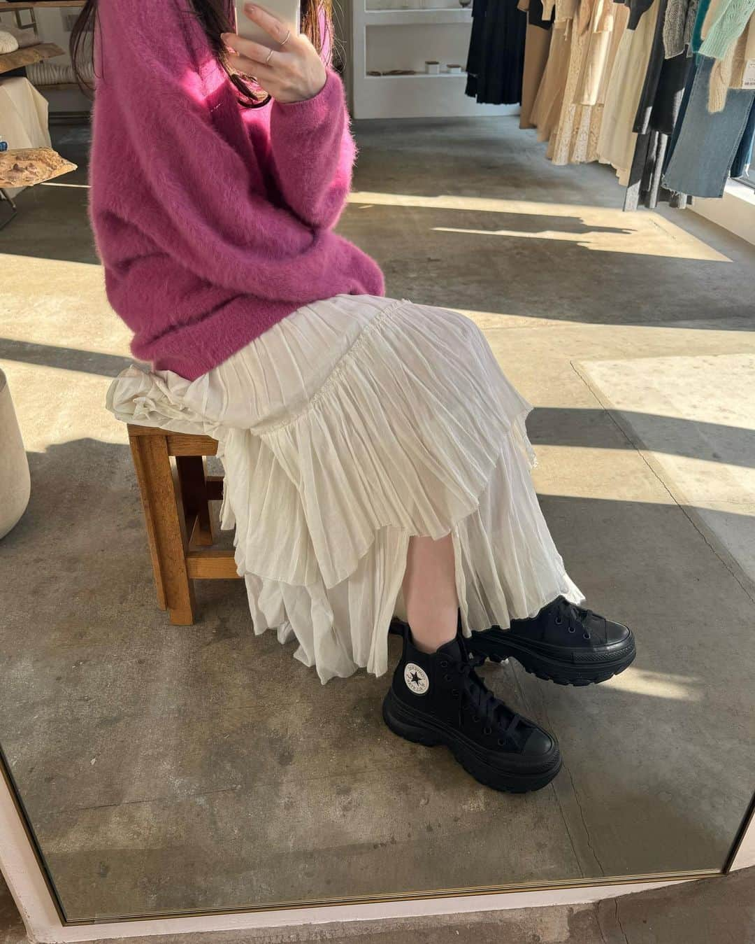 CASA FLINEさんのインスタグラム写真 - (CASA FLINEInstagram)「NEW ARRIVAL  CONVERSEの人気のTREKWAVE新色のブラックが入荷しました。  トレッキングシューズをモチーフに、ボリュームのあるアウトソールを合体させたデザイン。 オールスターらしさを残しながら着脱がイージーなサイドゴアパターンを採用し、ブーツライクに履けて足元にボリューム感もプラスできるアイテム。  是非チェックしてくださいね🌿   ETHICAL POLICY ECO / JAPAN FABRIC   —————————————————————————  #casafline #sustainable #ethical #CONVERSE #CONVERSEALLSTAR #TREKWAVE」11月29日 19時49分 - casa_fline