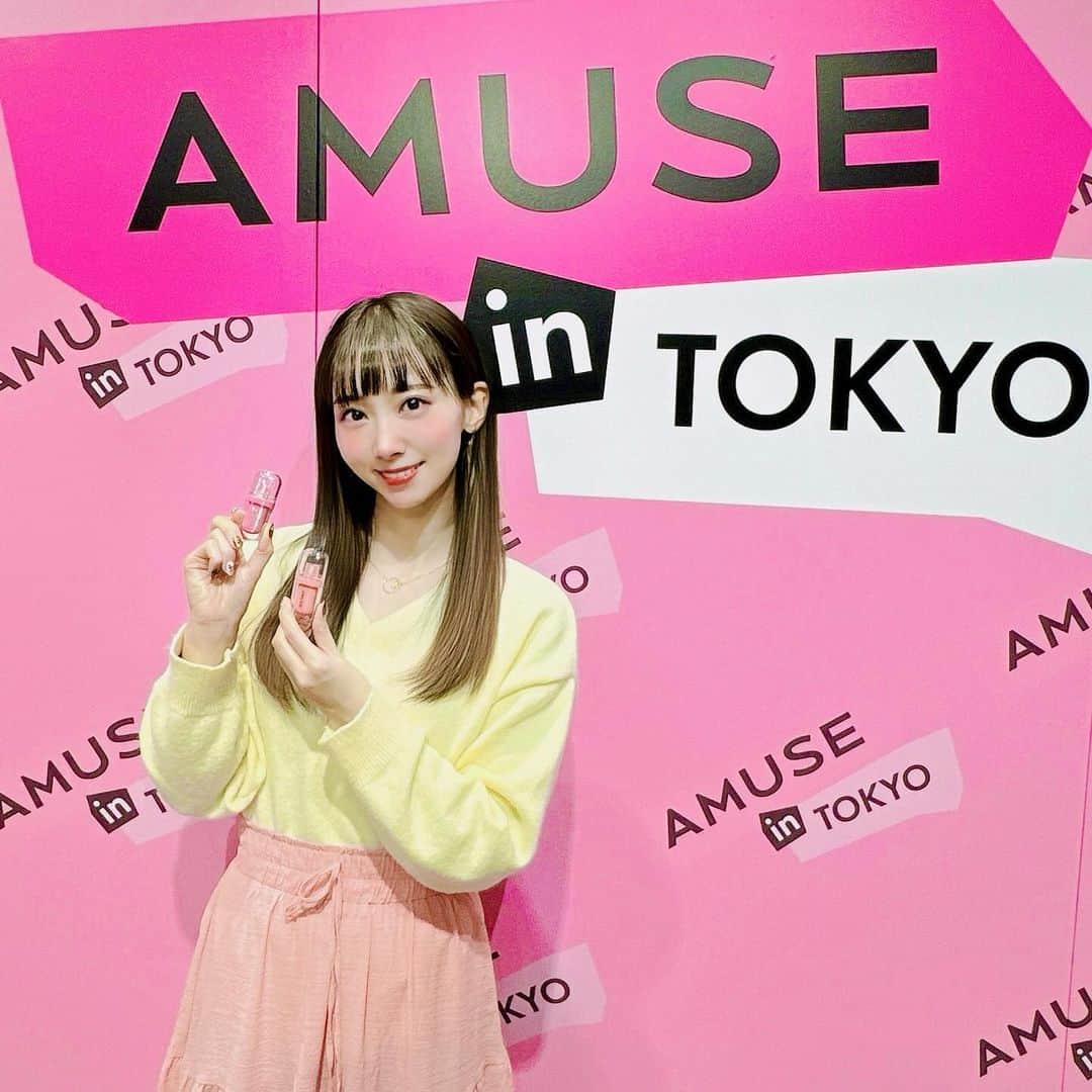 恵美のインスタグラム：「.  #韓国コスメ ブランド AMUSEのイベントに行ってきました✨ @amuse.jp   #ウォニョン さんがモデルしていて とってもかわいいコスメ❤️  愛用中のリップもAMUSEのレッドです✨ 落ちにくいティントなのでお気に入り💄  見た目が本当にかわいいので 持っているだけで嬉しくなる アイテムです🥰  #AMUSE #アミューズ #ビーガンメイク #ジェルフィットティント #韓国 #美容」