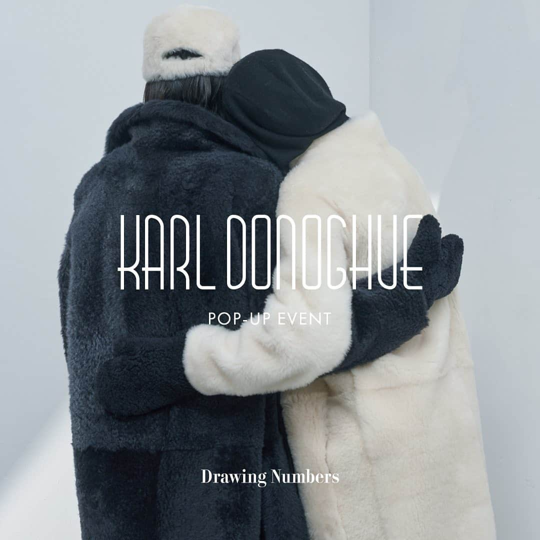 Drawing Numbersのインスタグラム：「【POPUP EVENT『KARL DONOGHUE』】 ●新宿店→11/30(木)〜12/10(日) ●横浜店→12/13(水)〜12/24(日)  ぐっと気温も下がり、冬本番がやって来ました。 上質な素材のジレやアウター、ストールなどを 取り入れてレイヤードを幅広く楽しめる季節。  この機会に、店頭にてぜひご覧ください。  ＜KARL DONOGHUE（カールドノヒュー）＞ デザイナーのKARL DONOGHUE(カール・ドノヒュー)は イギリスのヨークシャー生まれ。  幼少の頃よりクリエイティブなことへの関心が非常に深く 宿題で取りかかっていたドローイングやデザイン画を通して アートに魅了され、自然とHull Artカレッジに入学し、恵まれた環境で多くを学ぶ。  その後ロンドンへ移り、3年間本格的にテキスタイルデザインの道へと進み 在学中はロンドンコレクションの「Bella Freud」の元で経験を積んだ後 卒業と同時に自身のブランドを立ち上げる。  素材選びからデザインまで一切妥協せず、常に斬新で スタイリッシュなレザーを提案するコレクションは、 1995年のデビュー直後から人気が拡がり、たちまち世界中のバイヤーを惹きつける。  2000年より本格的にウェアコレクションをスタートし Kate MossやElizabeth Harley, Victoria Beckhamなどの セレブリティも愛用していることで知られている。  ※商品詳細につきましては、店舗へお気軽にお問合せください。  ■Drawing Numbers新宿店 東京都新宿区新宿4-1-6 NEWoMan 3F 03-3359-8517 OPEN／平日・土曜日　11:00-20:30 日曜・祝日　11:00-20:00 【新宿店公式LINE ID: @579mhzxm】  ■Drawing Numbers横浜店 神奈川県横浜市西区南幸1-1-1 NEWoMan 5F 045-534-8274 OPEN／平日・土曜日　11:00-20:00 日曜・祝日　10:00-20:00 【横浜店公式LINE ID: @461axnqo】  #drawingnumbers #ドローイングナンバーズ　#karldonoghue #カールドノヒュー #popup」