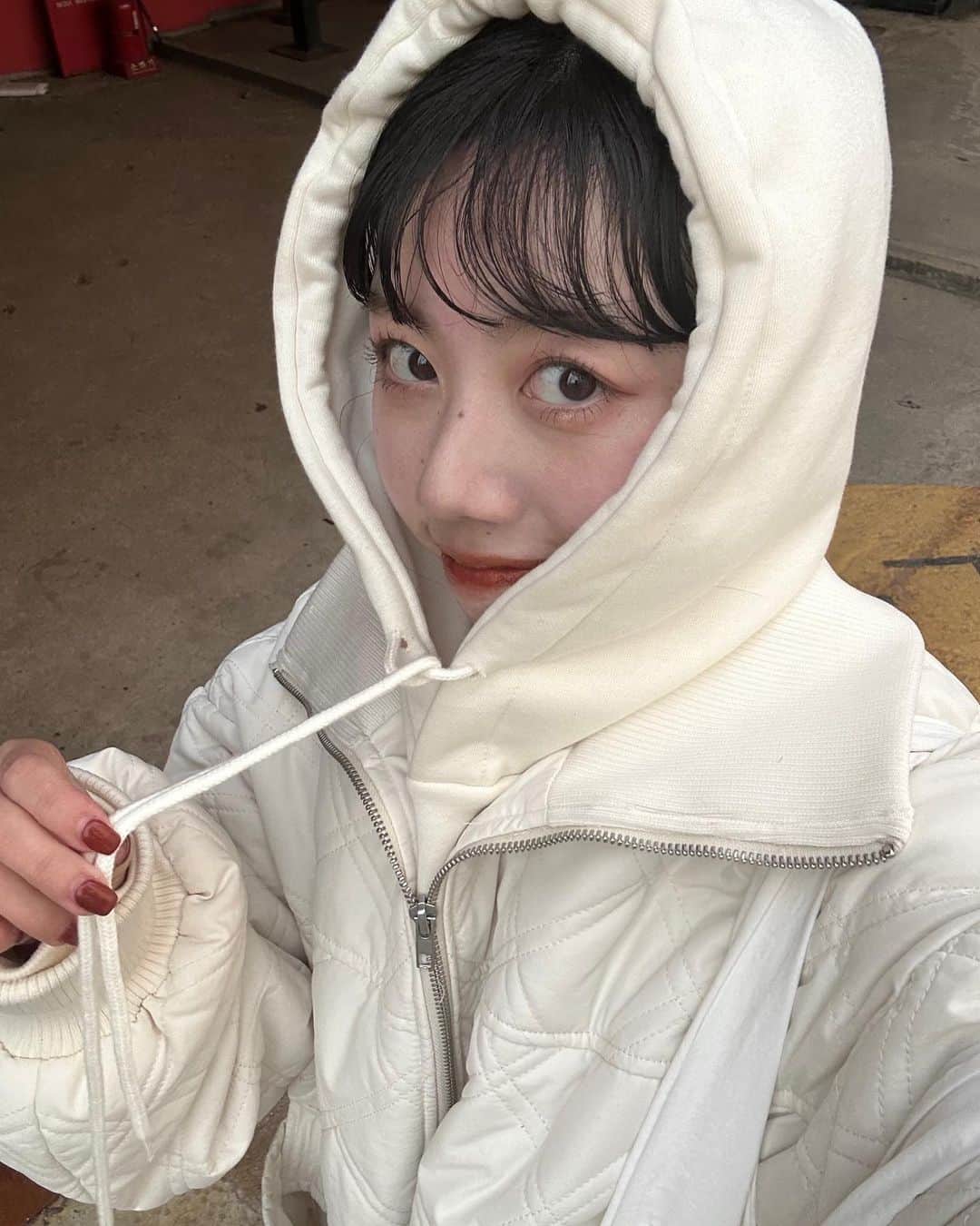 kannnaのインスタグラム：「帰国！！ 韓国にて寒さから守ってくれた 相棒のキルティングも 明日販売😗🧣 首元立てることもできて、首も守れる👏🏻」