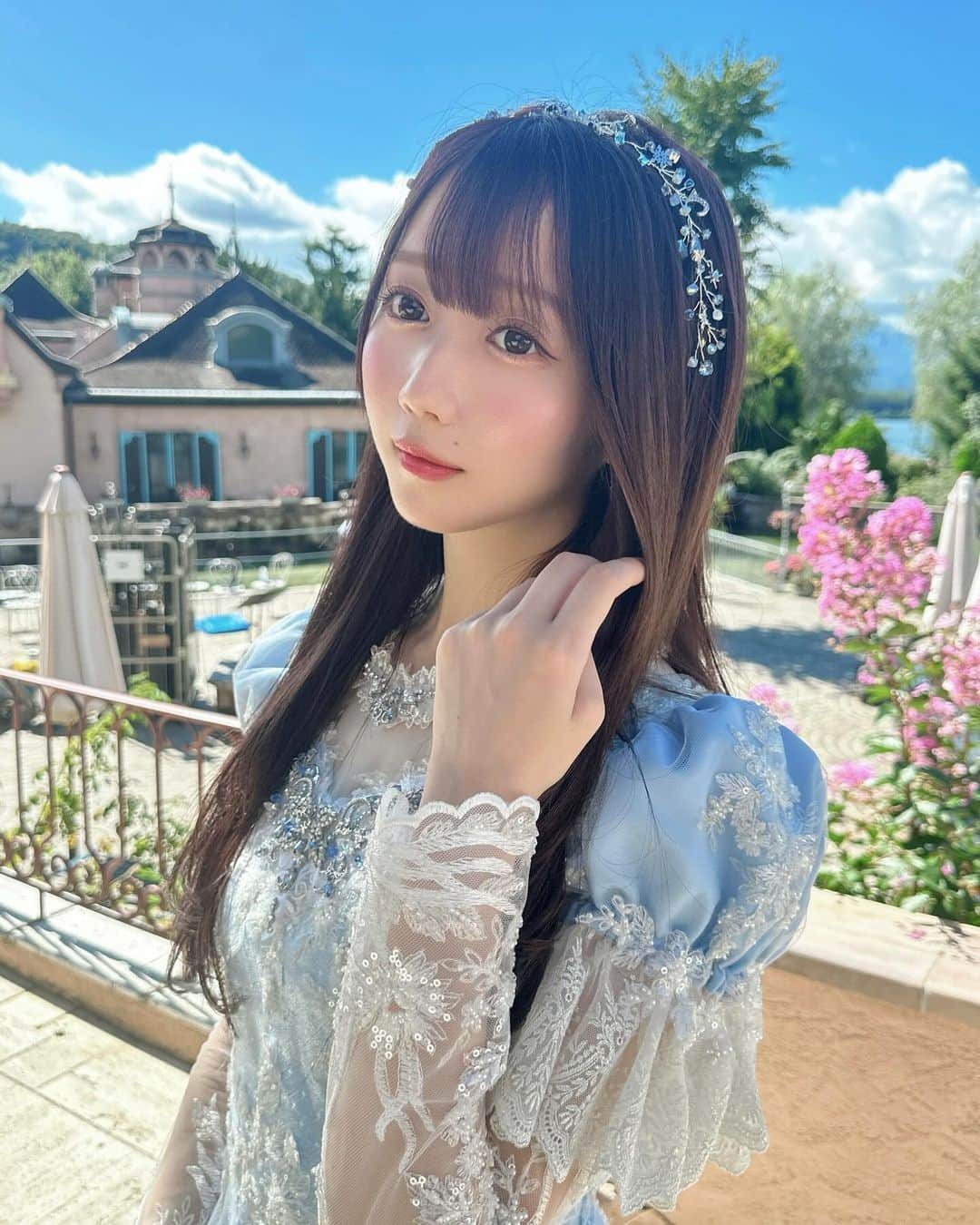 大谷映美里さんのインスタグラム写真 - (大谷映美里Instagram)「衣装全身〜っ🩵💭 繊細なレースが楽曲にぴったりで綺麗な衣装🫶🏻 髪飾りもキラキラでお気に入りです⭐️✨  15枚目シングル「ラストノートしか知らない」 本日発売になりました🕯️💿🩵  すでに沢山聴いて下さって、手に取って下さって ありがとうございます🎧✨✨ どの曲も、大切な宝物です！ 皆さんのお手元に届きますように…🌙」11月29日 20時00分 - otani_emiri