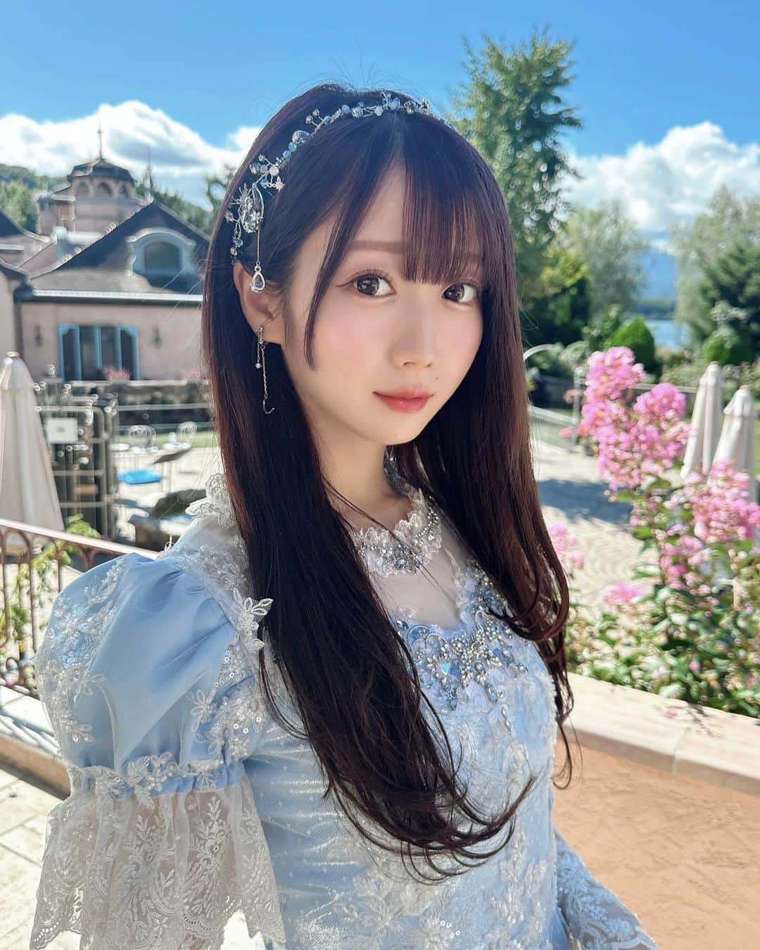 大谷映美里さんのインスタグラム写真 - (大谷映美里Instagram)「衣装全身〜っ🩵💭 繊細なレースが楽曲にぴったりで綺麗な衣装🫶🏻 髪飾りもキラキラでお気に入りです⭐️✨  15枚目シングル「ラストノートしか知らない」 本日発売になりました🕯️💿🩵  すでに沢山聴いて下さって、手に取って下さって ありがとうございます🎧✨✨ どの曲も、大切な宝物です！ 皆さんのお手元に届きますように…🌙」11月29日 20時00分 - otani_emiri