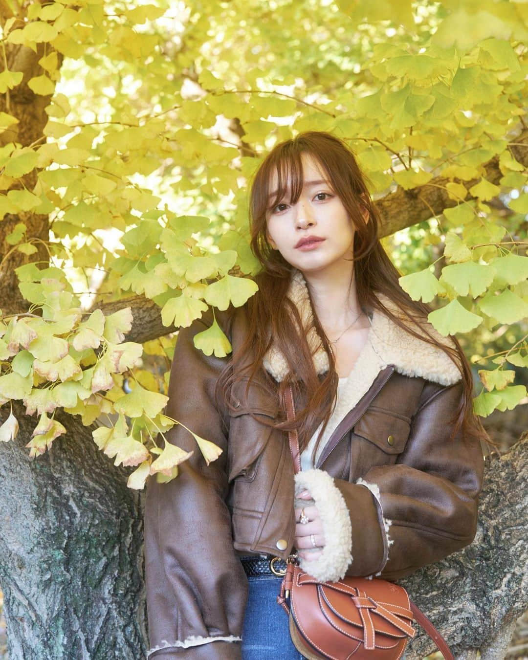 早川実季さんのインスタグラム写真 - (早川実季Instagram)「紅葉見に行きました🍁♡  この日は大好きな @maybins_japan さんにギフティングしていただいたアイテムで韓国コーデで🤎🇰🇷 軽くてあったかいムスタンとロングのデニムスカート🤍なんにでもあわせやすくてお気に入り🪄🐈  #紅葉 #紅葉狩り #紅葉スポット #pr #maybins #韓国ファッション #韓国通販 #韓国コーデ #韓国風」11月29日 20時09分 - hayakawa_miki