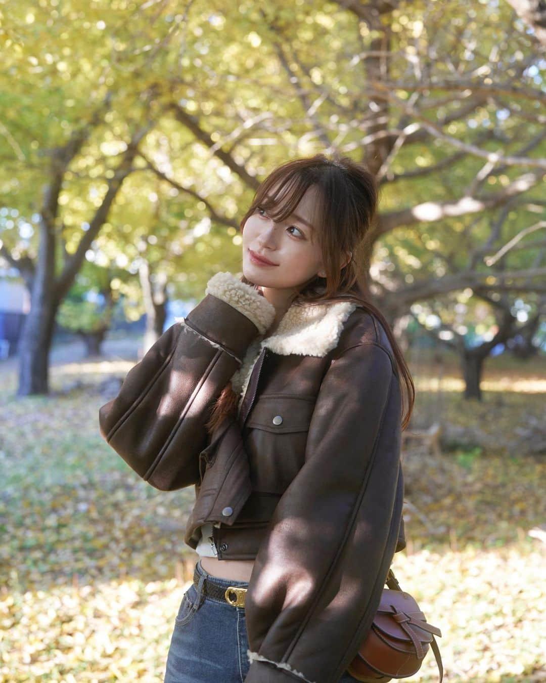 早川実季さんのインスタグラム写真 - (早川実季Instagram)「紅葉見に行きました🍁♡  この日は大好きな @maybins_japan さんにギフティングしていただいたアイテムで韓国コーデで🤎🇰🇷 軽くてあったかいムスタンとロングのデニムスカート🤍なんにでもあわせやすくてお気に入り🪄🐈  #紅葉 #紅葉狩り #紅葉スポット #pr #maybins #韓国ファッション #韓国通販 #韓国コーデ #韓国風」11月29日 20時09分 - hayakawa_miki