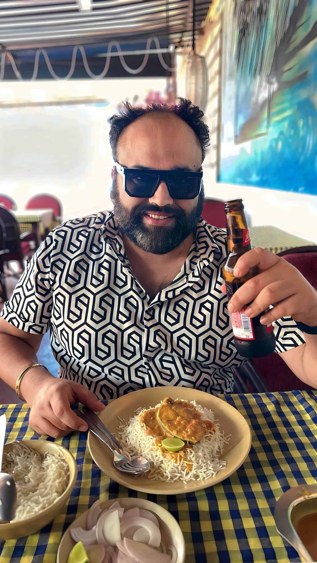 Karan Duaのインスタグラム：「If You Really Wanna Try Authentic Goan Food Then Visit Any Local Goan Restaurant For Goan Thali Or Fish Curry Rice 😀. #dilsefoodie #food #goanfish #kingfish」