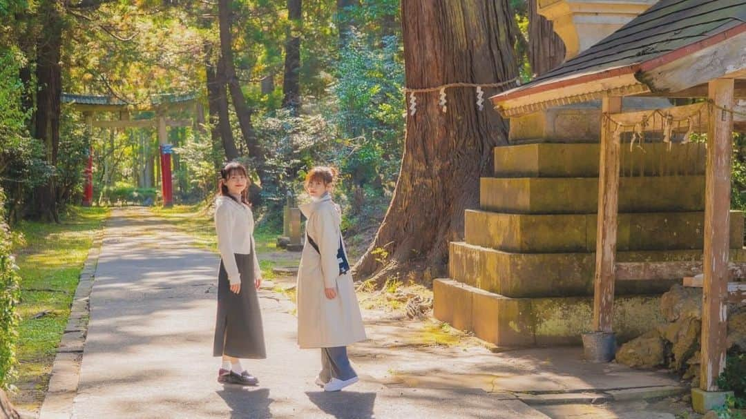 西潟茉莉奈のインスタグラム：「. . 牛尾神社⛩️ カメラマンさんにとっていただいた素敵なお写真😭✨ . . #牛尾神社　#SADOプライド　#佐渡観光応援公式サポーター#佐渡」