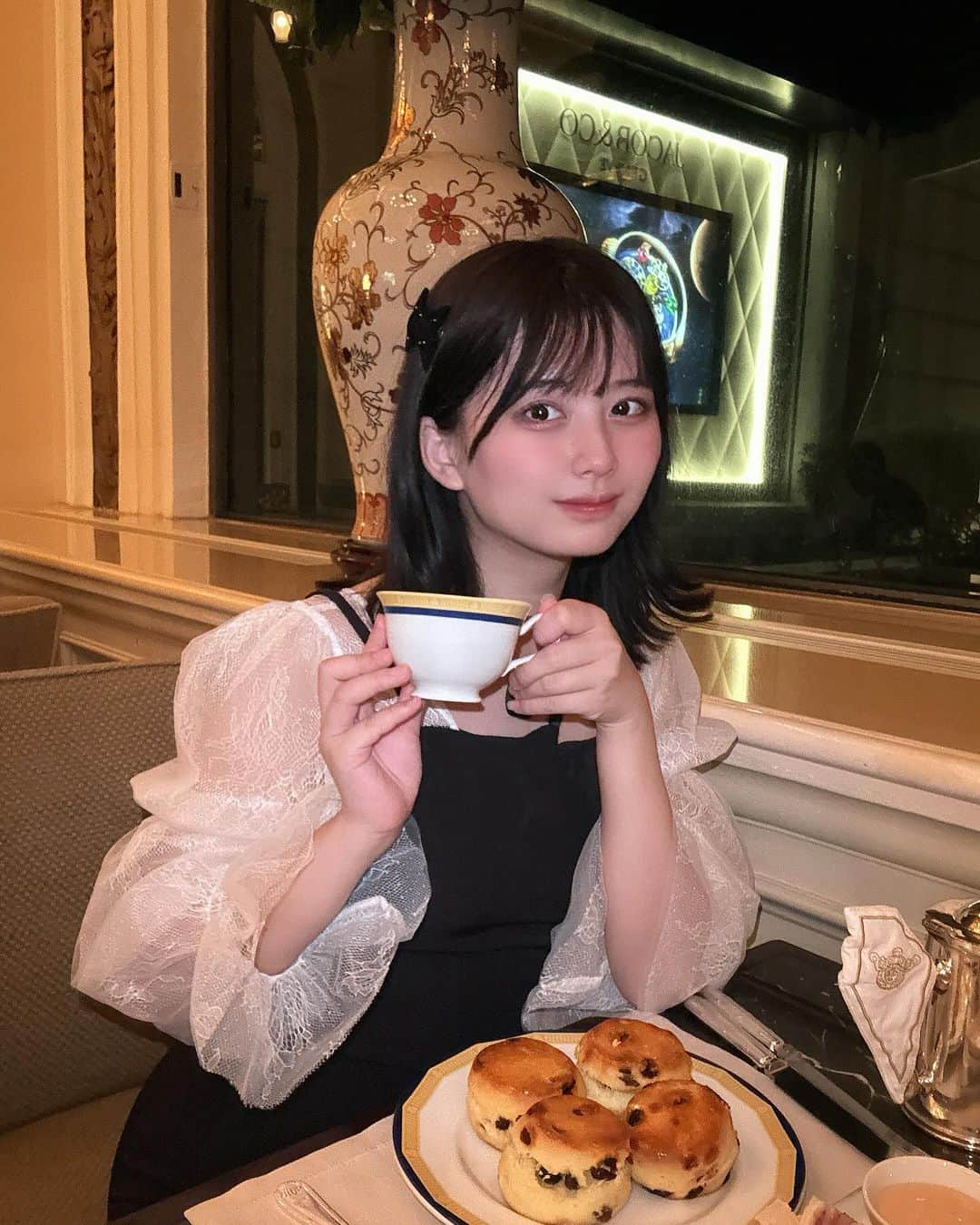 佐藤かれんさんのインスタグラム写真 - (佐藤かれんInstagram)「お茶してきたーーーー  ここのスコーンが1番好き〜〜🍇  なんかこの流れだと上海が次の旅行先になりそう〜〜🫶🏻海外移住したーい  #アフヌン #アフタヌーンティー  #香港旅行 #香港美食 #香港カフェ #ペニンシュラ #ペニンシュラ香港 #peninsulahongkong #ザロビー #ロビーラウンジ #thelobby #hongkongphotography #hkfoodie #hktravel #hkhotel #hkhotelreview #海外旅行 #卒業旅行 #フレンチガーリー #フレンチガーリーコーデ #フレガリ #カフェ好きな人と繋がりたい #女子大生の日常」11月29日 20時02分 - berobero_baaa