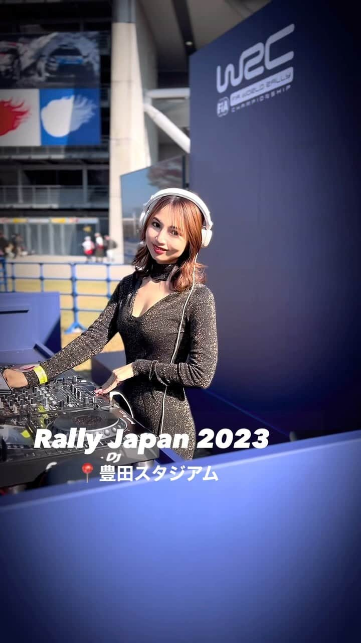 DJ Cellyのインスタグラム：「名古屋豊田スタジアムで行われたRally Japan🚗 リバーサイドホスピタリティーというVIPエリアでDJでした🎧 トークショーや色々なフードも楽しめて、秋晴れが素晴しく気持ちが良かった〜🍂  #rallyjapan #rallyjapan #ラリージャパン #ラリージャパン#dj #djing #dj動画 #豊田スタジアム」