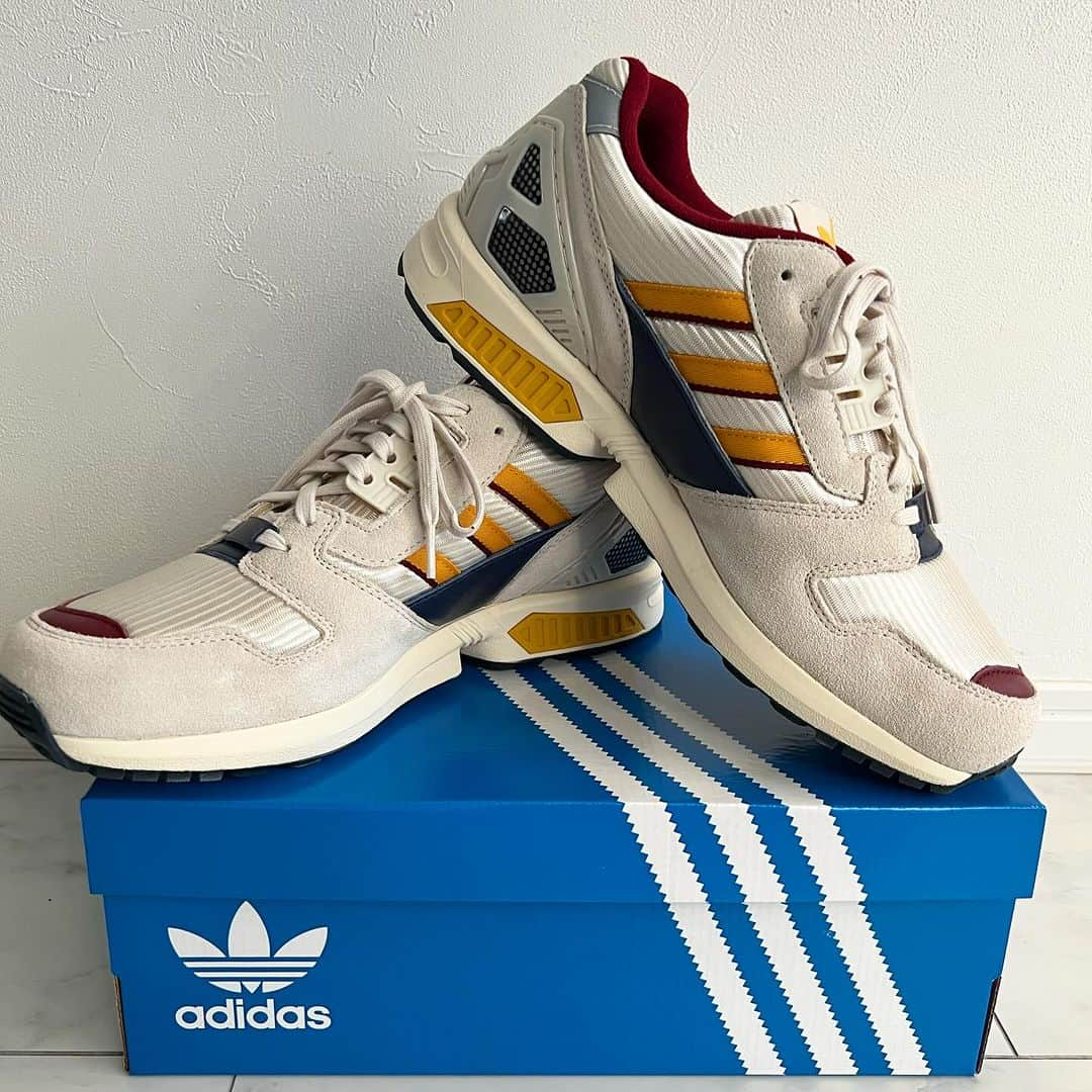 DJ HAZIMEのインスタグラム：「Special Thanks 🙏🙏🙏  @adidasoriginals  @adidastokyo  @yugorock  @ray_gmy   #adidas #adidasoriginals  #ZX8000」