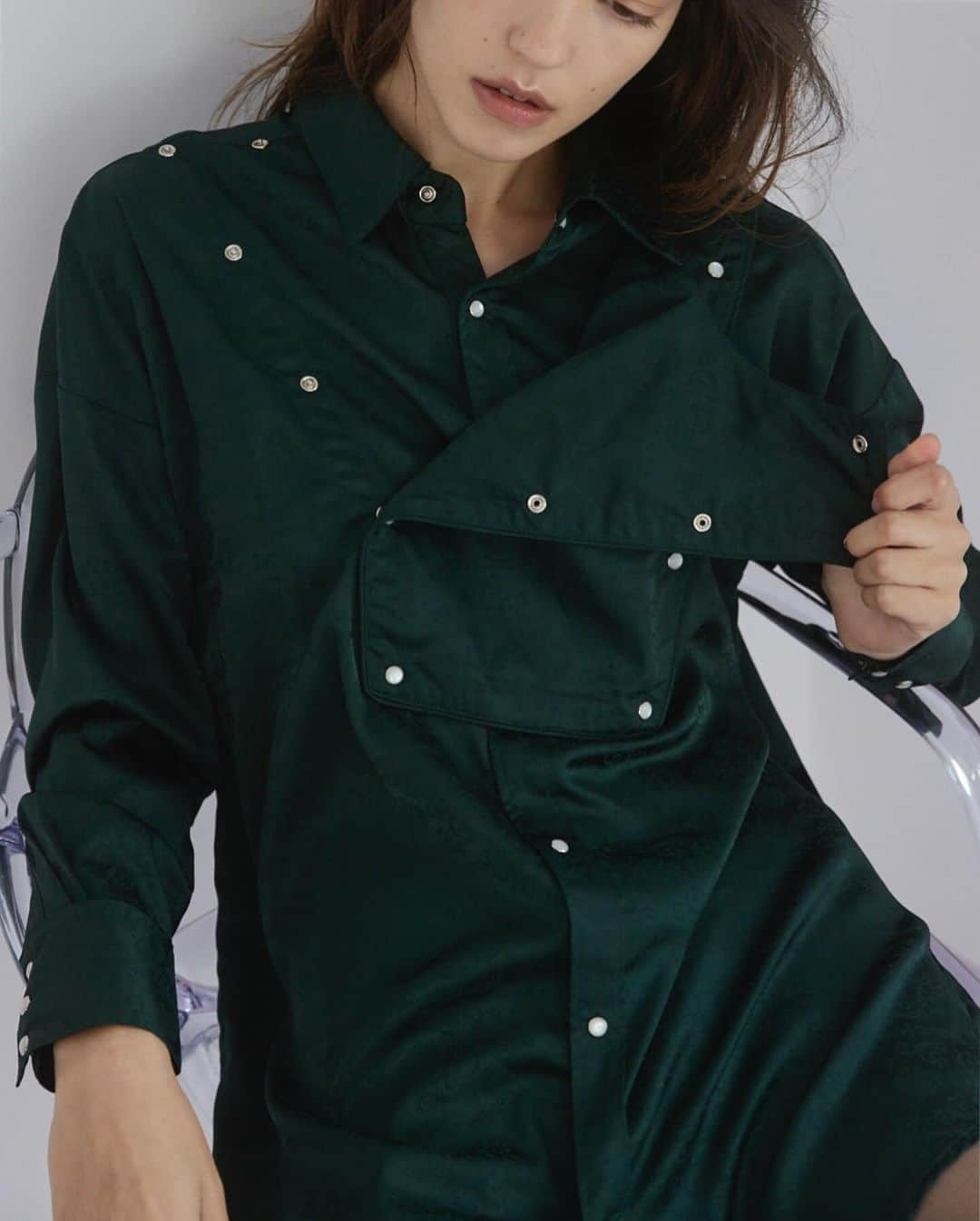 Juemiのインスタグラム：「OPYH Satin Shirt  #JUEMI」