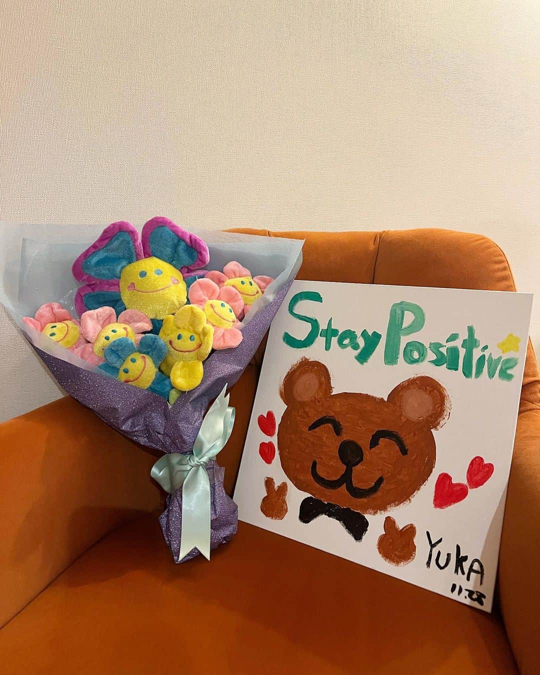 有華(ゆか) のインスタグラム：「Stay Positive🎨♥️🐻✌️💫」