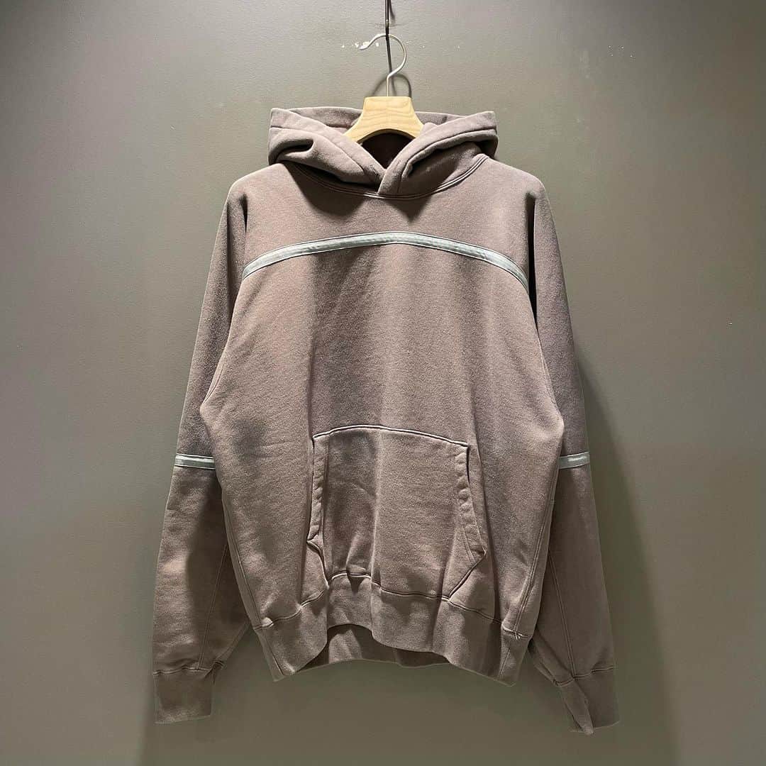 BEAMS JAPANのインスタグラム：「＜C.E＞ Mens Taped Cut Heavy Hoody ¥29,700-(inc.tax) Item No.75-13-0442 BEAMS JAPAN 2F ☎︎03-5368-7317 @beams_japan #ce #cavempt #beams #beamsjapan #beamsjapan2nd Instagram for New Arrivals Blog for Recommended Items」