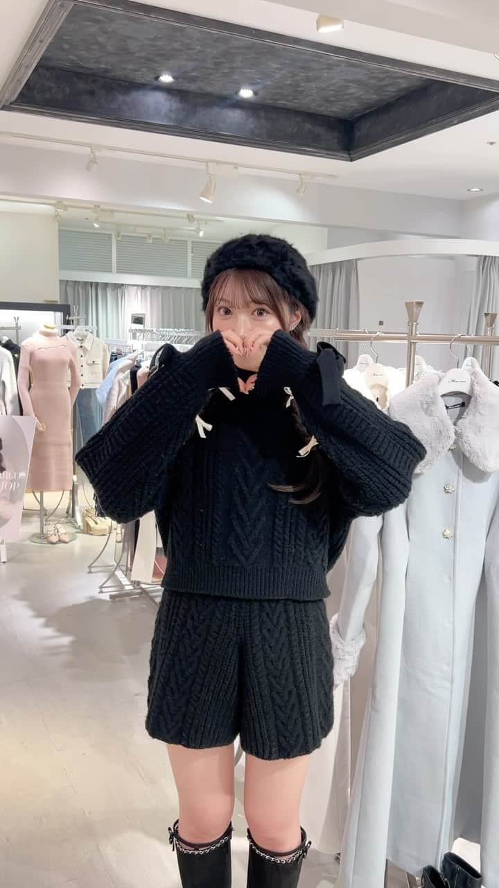 中山恵美生のインスタグラム：「名古屋PARCO POPUP SHOP 無事終了しました〜！！✨🎀  お越しくださった皆様 本当にありがとうございました😭✨  初めての名古屋でドキドキしておりましたが 沢山のお客様に恵まれ、最高に幸せな1週間でした😭🩷  Webでお買い物して下さった皆様も 本当にありがとうございました🥹✨  次は24SS...🤫🎀 楽しみにしていてください✨  これからもM me emeを宜しくお願いいたします🩷」