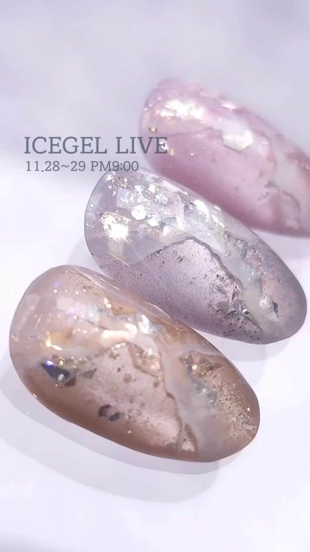 Icegel Nailのインスタグラム：「오늘 저녁! 9시!  겨울왕국 엘사 마블네일✨ 럭셔리한 반짝임✨ 도도한 #마블네일 아이스젤 라이브방송에서 알려드릴께요!  🔸아이스젤 라이브 방송🔸 1회] 11월 28일(화) pm9:00 2회] 11월 29일(수) pm9:00  #뷰티 #젤네일전문 #일상 #패션 #fashion #인싸템#네일#네일아트추천 #💅 #nailart #nails #beauty #네일샵오픈 #아이스젤 #icegel」