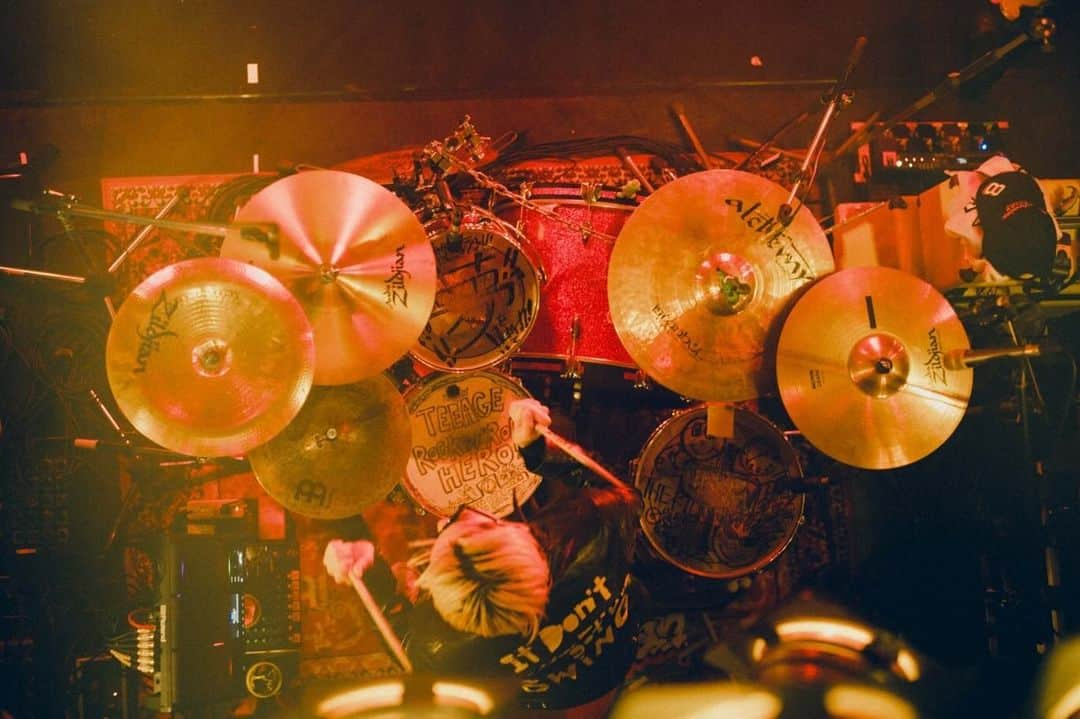 ジェットセイヤのインスタグラム：「THANK YOU!!👁️🥁🪽 #DREAMS tour 2023.11.27 Oita Drum Be-0 @go_go_vanillas_official #JETTSEIYA photographer @renzo1101」