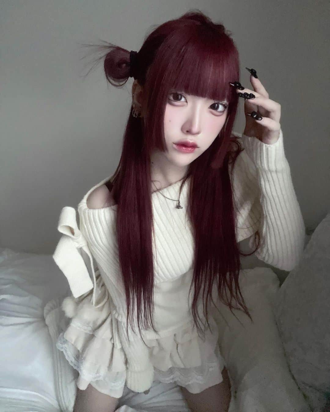 天羽てゃむさんのインスタグラム写真 - (天羽てゃむInstagram)「@select_coco8 さんのセットアップ♡ オフショルニットでウエスト細見えするしスカートフリルいっぱいで形もかわいくてこれからの冬これ着てたら好きになる女の子おすすめ👧🏻  #pr」11月29日 20時29分 - chuxx0_