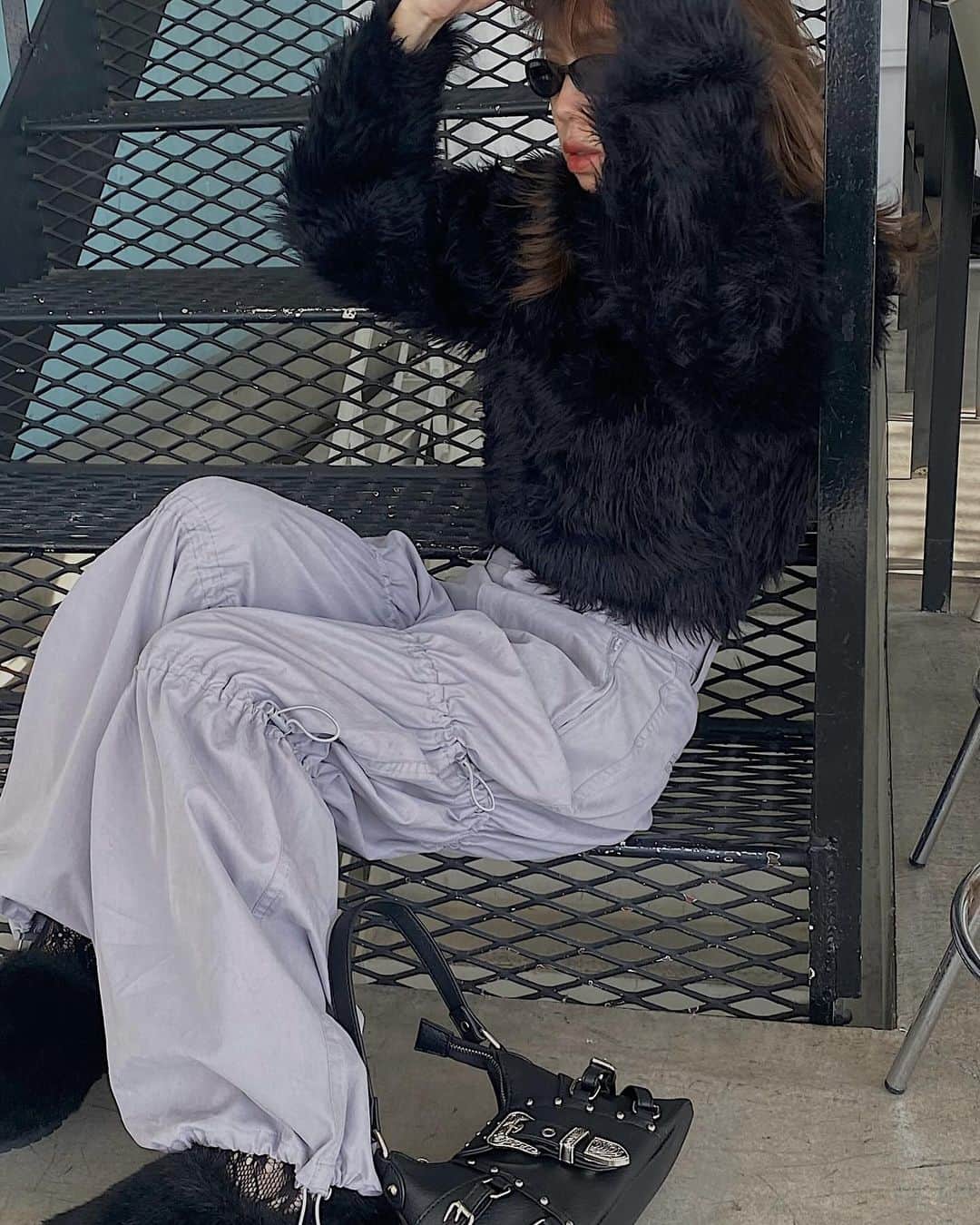 室原彩夏さんのインスタグラム写真 - (室原彩夏Instagram)「ㅤㅤㅤㅤㅤㅤㅤㅤㅤㅤㅤㅤㅤ 今年の1月に発売して即完売した spindle squeeze pantsが新色が加わって再入荷します💖✨ ㅤㅤㅤㅤㅤㅤㅤㅤㅤㅤㅤㅤㅤ 今週金曜日発売です🌙 knitも金曜日〜 ㅤㅤㅤㅤㅤㅤㅤㅤㅤㅤㅤㅤㅤ #LAGUAGEM」11月29日 20時32分 - muro_aya