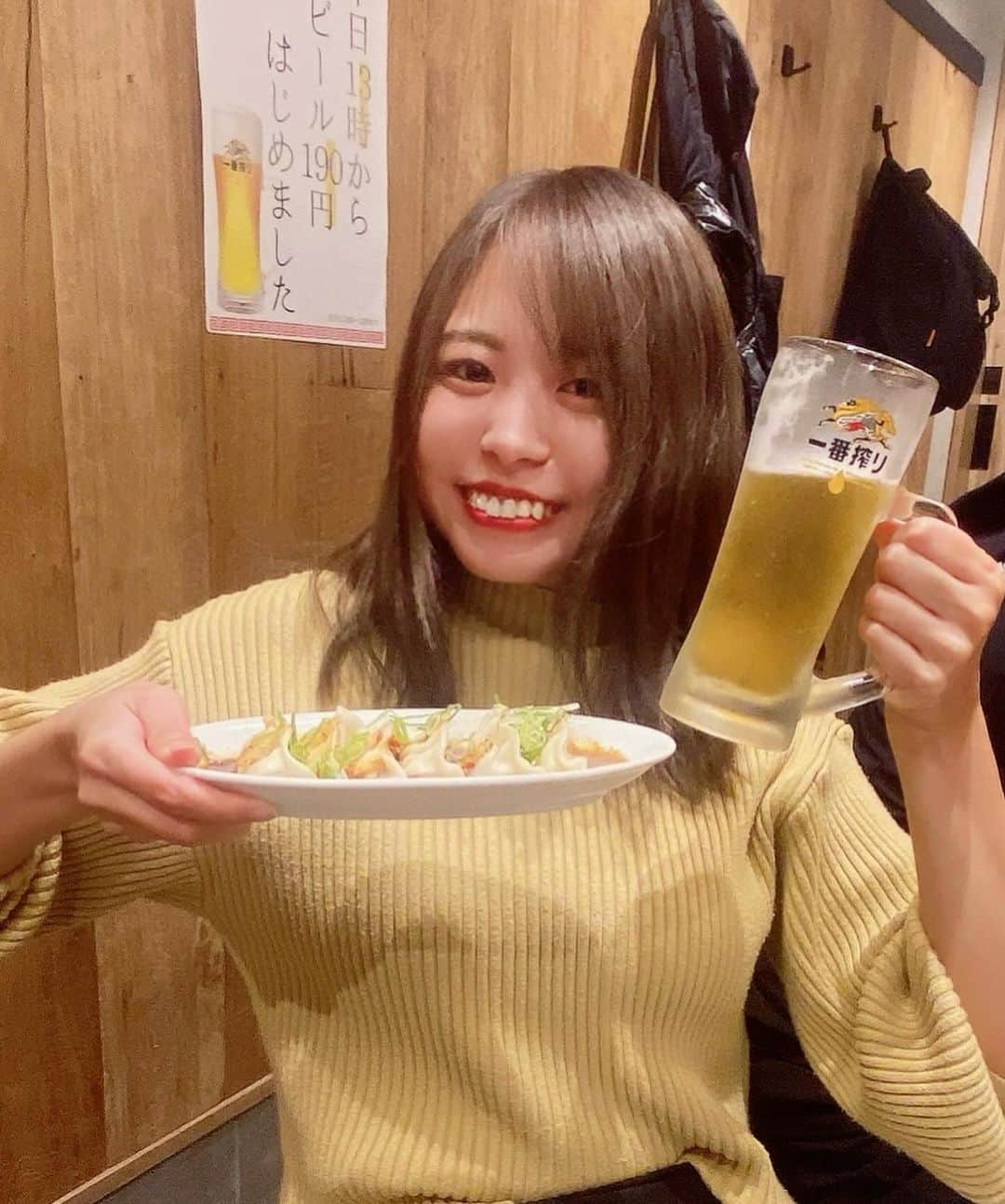 波谷柚希さんのインスタグラム写真 - (波谷柚希Instagram)「ラーメンで有名な藤一番に 飲みに行ってみた〜！！！！🍺  私今までほんとに ラーメンのイメージしか無かったんだけど、 なんとなんと夜の22時まで 生ビール、レモンハイ、ハイボールが 190円なの！！！！(もうほぼずっとじゃん  すごくない！？🥺🥺 どんだけでも飲める笑  これは一軒目に行く順番変わる、！🥹✨  もちろんサイドも美味しいし、 締めのラーメンまで 一軒で完結してしまう😂笑  なのにコスパ良すぎて とっても良かった〜！！💓  飲み屋としてきたつもりなのに 結局ラーメン食べちゃいましたとさ🍜  また行こっと🙋‍♀️  🏠 愛知県名古屋市中区栄3-13-1 　南呉服町ビル１F 藤一番住吉店  PR @fujiichiban_official #栄グルメ #藤一番住吉店 #藤一番 #名古屋栄グルメ　#グルメ好きな人と繋がりたい #栄　#栄グルメ　#飲み　#愛知グルメ　#グルメ #グルメ女子」11月29日 20時40分 - yuzu_p73