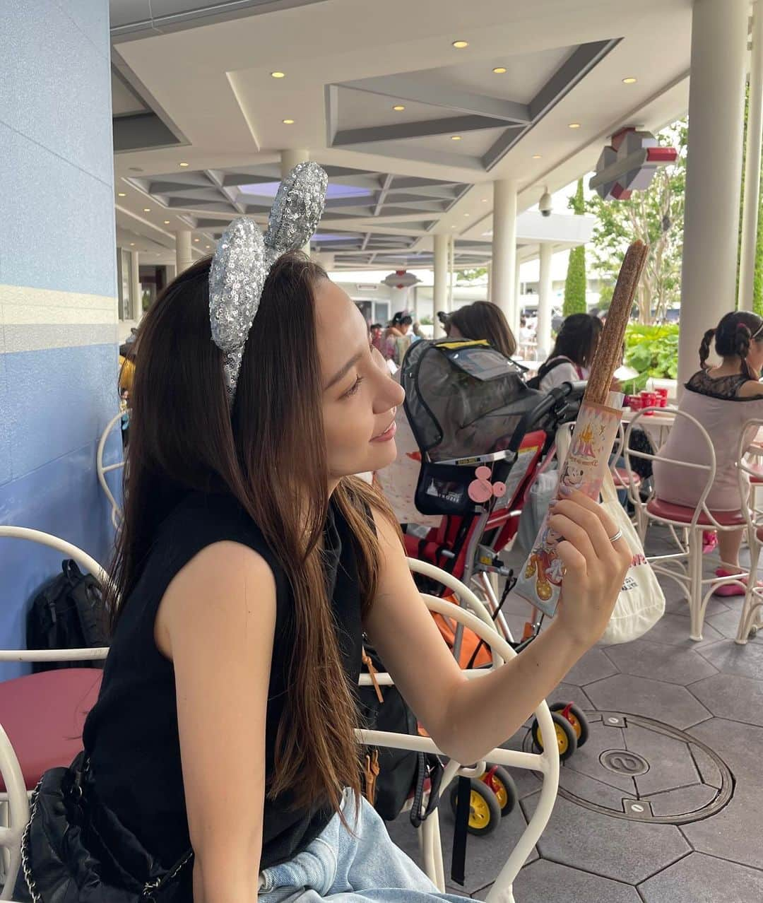 赤崎夏実さんのインスタグラム写真 - (赤崎夏実Instagram)「Disneyland🧡 冬が始まるっていうのに投稿する夏の思い出🫠 たのしかったな‼︎はしゃいだなー  #tokyodisneyland #🌻」11月29日 20時45分 - natsumi_akazaki