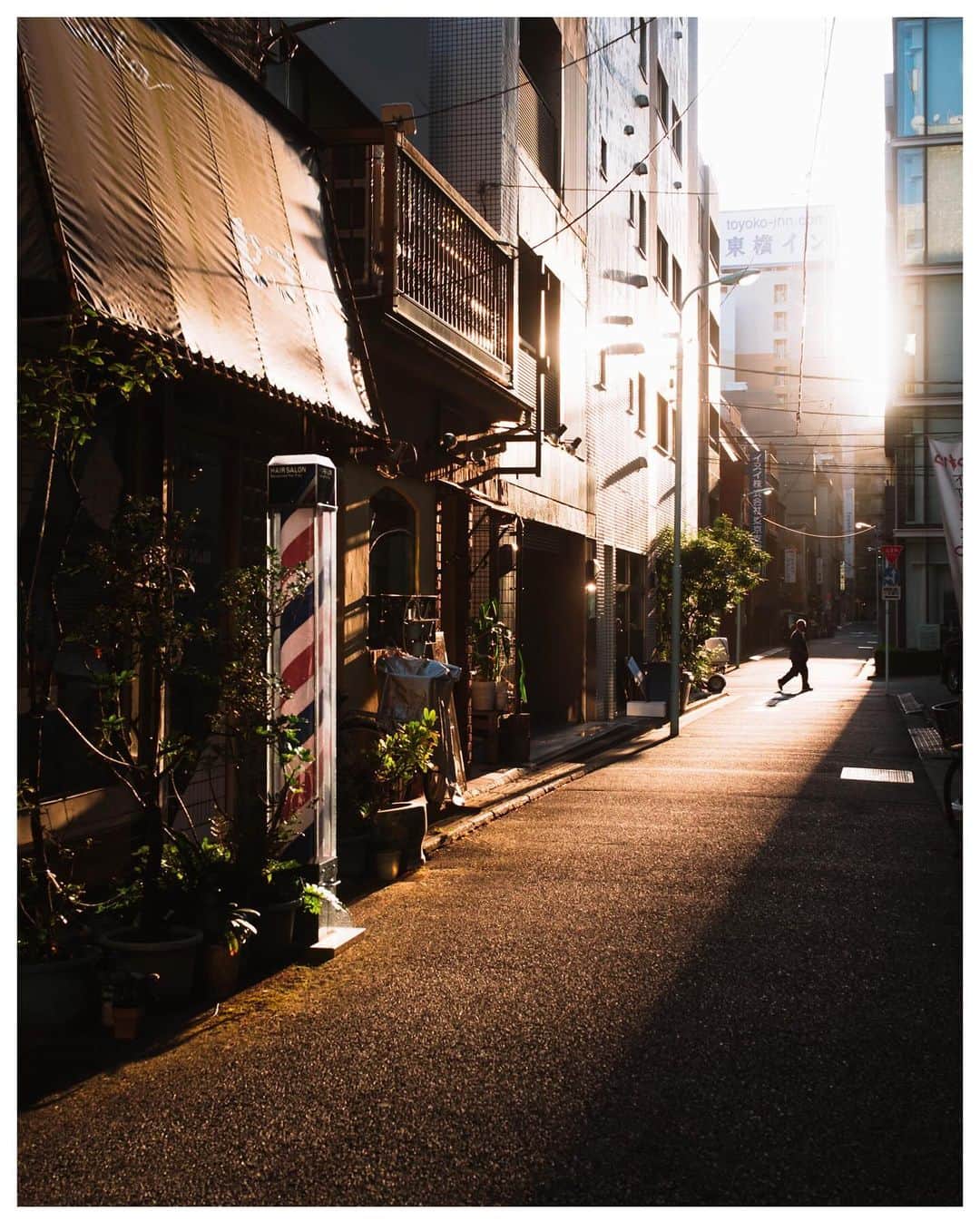 Takashi Yasuiのインスタグラム：「Tokyo 💈 November 2023  📕My photo book - worldwide shipping daily - 🖥 Lightroom presets ▶▶Link in bio  #USETSU #USETSUpresets #TakashiYasui #SPiCollective #filmic_streets #ASPfeatures #photocinematica #STREETGRAMMERS #street_storytelling #bcncollective #ifyouleave #sublimestreet #streetfinder #timeless_streets #MadeWithLightroom #worldviewmag #hellofrom #reco_ig」