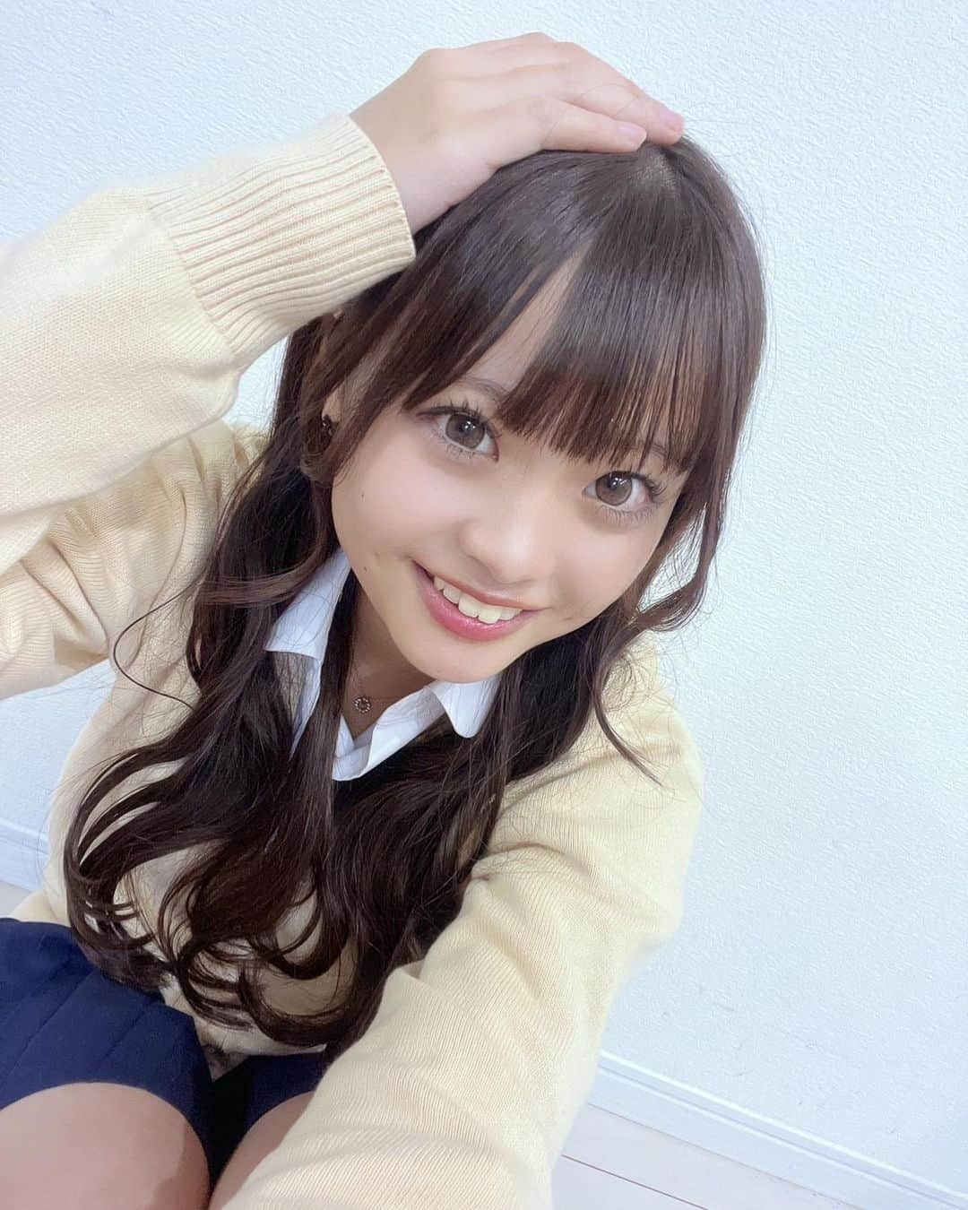 杉井美咲のインスタグラム：「テストもあと1日！苦手な化学だよ🧪😢化学式がんばる！ 明日テスト終わったら何しようかな〜🎵❤︎ ・ ・ #jk #sjk #jk2 #jkブランド #jkの素敵な思い出 #07 #杉井美咲 #女子高生ミスコン #高一ミスコン」