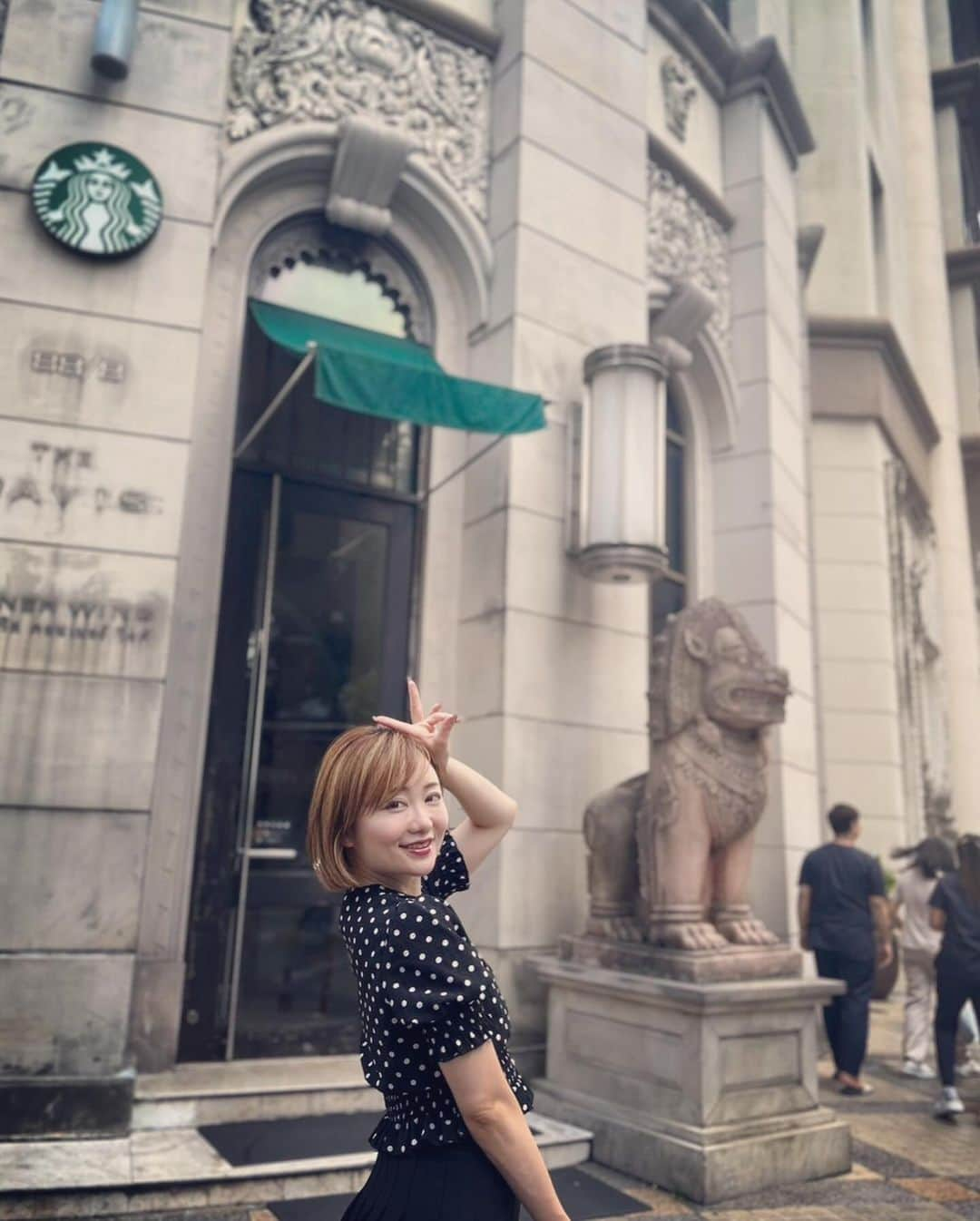 Roseさんのインスタグラム写真 - (RoseInstagram)「🇹🇭 Bangkok Starbucks24☕️  外観も中もおしゃれだった〜✨  この日も暑くて☀️ オーダーしたのはこの2つ🍹 🧡mango passion fruits smoothie 🩷pink drink with strawberry açaí  #リフレッシャーズ  #タイ限定スタバ #スターバックス  #バンコクスタバ #バンコクカフェ  #starbucks24 #おしゃれスタバ  #タイ旅行 #女子旅 #世界のスタバ」11月29日 20時57分 - rose_ro_tan