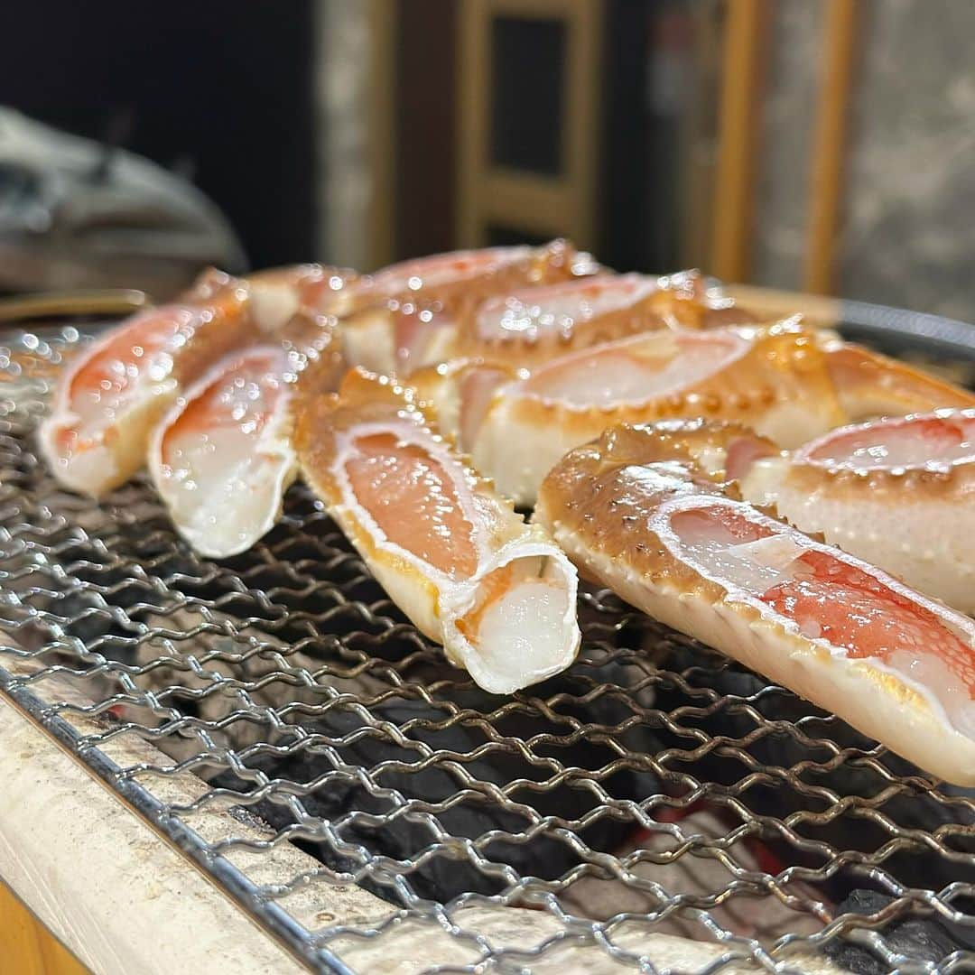 ベリッシモ・フランチェスコさんのインスタグラム写真 - (ベリッシモ・フランチェスコInstagram)「Mamma mia!🤭 Enjoying delicious Matsuba Crab in Kiyosaki😋 す、す、素晴らしい！松葉蟹三昧🦀🍶✨ Oggi cena a base del famoso Granchio Matsuba accompagnato dal sake locale!❤️  #ベリッシモ #料理研究家 #イタリア料理研究家ベリッシモフランチェスコ #francescobellissimo #chef #cheflife #crab #matsubacrab #松葉ガニ #松葉蟹 #カニ料理 #カニ料理づくし #のの花 #城崎温泉 #城崎温泉グルメ #和食 #和食ディナー #granchio #granchiomatsuba #cucinagiapponese #chefbellissimo #kinosakionsen #料理研究家ベリッシモ #グルメ #兵庫グルメ #prelibatezze #delicious #afrodisiaco #foodporn #foodstagram」11月29日 20時58分 - bellissimoyoshi