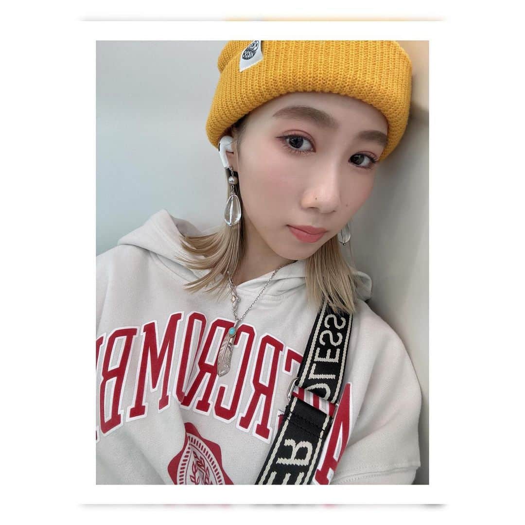 稲葉るりさんのインスタグラム写真 - (稲葉るりInstagram)「だんだん近くなるよー🙃  今日は配信お休みなのですっ こちらいいね❤️‍🔥待ってるよ〜  #ビーニー　#イエロー #イエローニット帽　#パーカー　#ファッション　#パーカーコーデ　#abercrombieandfitch  #アバクロ #zara　#ザラ　#アリゾナフリーダム　#arizonafreedom #オーシャンビートル　#oceanbeetle」11月29日 21時00分 - make_up_yuka