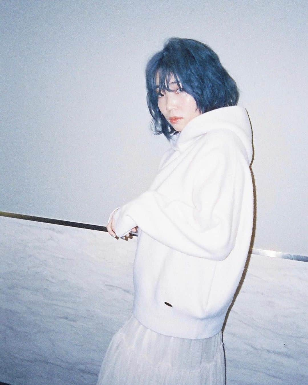 野田愛実のインスタグラム：「* 昨日のPLAYLIST 衣装もメイクもおきにいり🤍🩵  #kodakektarh35  #kodakektarh35n」