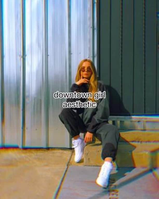 BeautyPlusのインスタグラム：「Embracing the Downtown Girl aesthetic (winter edition) is the perfect way to wrap up November in absolute style! 💃❄️🌆 #DowntownGirl #DowntownGirlAesthetic #AestheticTrend」