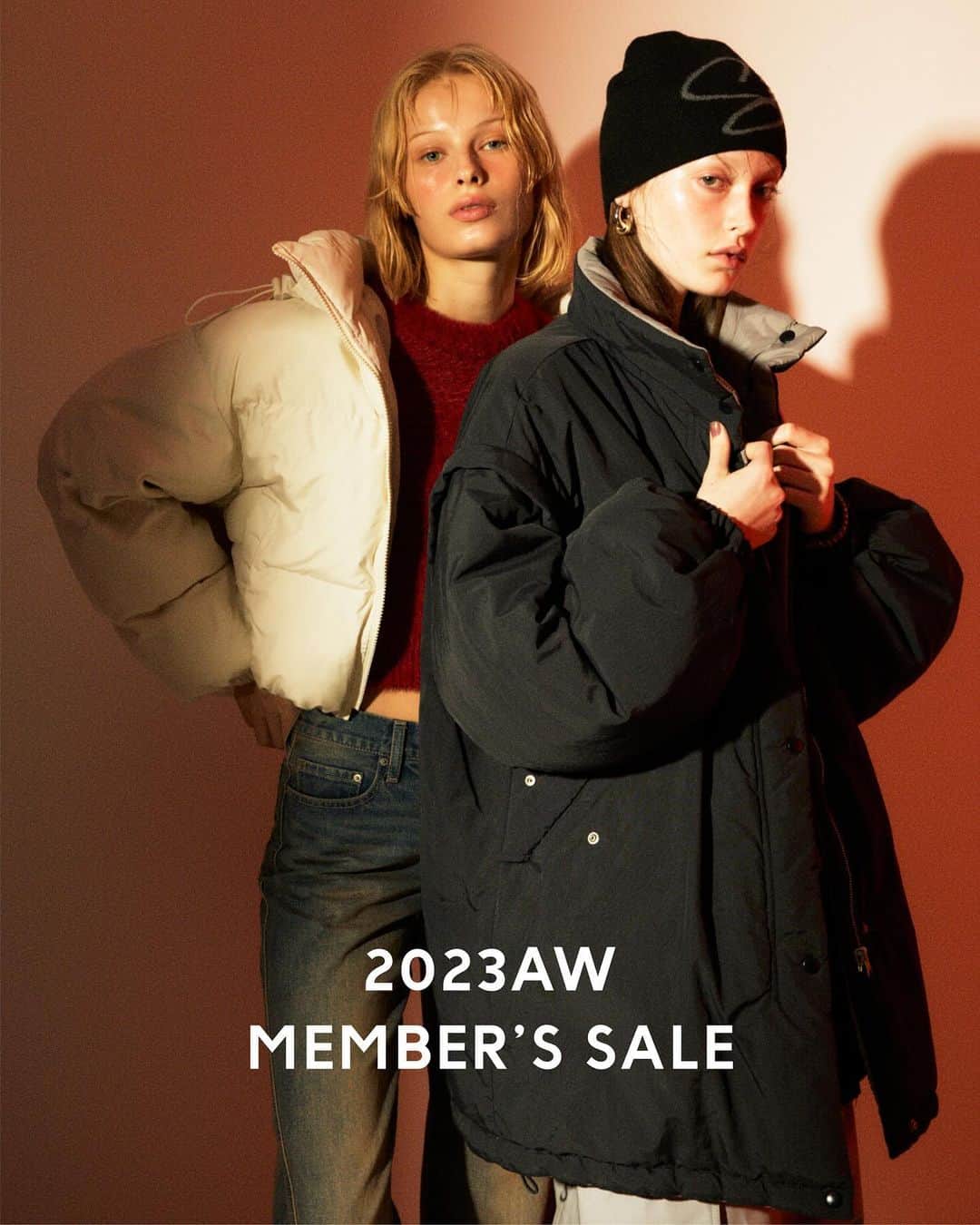 スライのインスタグラム：「ㅤㅤㅤㅤㅤㅤㅤㅤㅤㅤㅤㅤㅤ SLY2023AW MEMBER’S SALE  __________________________________ SLY2023AW MEMBER’S SALE  12.1FRI - 12.7THU  いつも SLY をご利用頂き、誠にありがとうございます。 日頃の感謝を込めて、 上記期間中秋冬アイテムをいち早く、ご優待価格でお求めいただける MEMBER'S SALEを開催致します。 ぜひこの機会にご利用くださいませ。  さらに、BLACK,GOLD会員のお客様には 特別限定ノベルティをご用意しております。  直営店舗でも上記期間中MEMBER'S SALEを開催！ お会計時にレジスタッフに SHEL'TTER PASSアプリをご提示ください。 店舗にてお取り置きも承っております。 詳細はお近くのスタッフまでお気軽にお問い合わせください。 みなさまのご来店をスタッフ一同、心よりお待ちしております。 __________________________________ #SLY #SLY_fav」