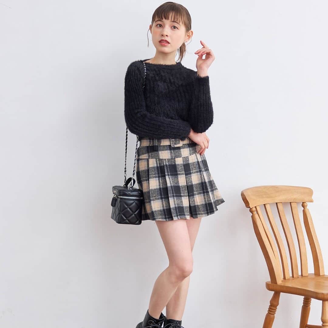 ティティ&コーさんのインスタグラム写真 - (ティティ&コーInstagram)「432310129フードリブニットワンピース 432107135ショートシャギークルーニットトプス 432310138ビックリボンショルダーオープンニットワンピース ★★432310132ケーブルリブニットワンピース ★★432107142ダブルパールニットプルオーバー 132107143衿ファーケーブルニット ★432107145リブハイネックニットトップス New arrival🤍 本日の新商品をご紹介！  ・ケーブルリブニットワンピース ¥5,940 ・ダブルパールニットプルオーバー ¥5,940 ・リブハイネックニットトップス ¥3,300 ・衿ファーケーブルニット ¥5,940 ・ビックリボンショルダーオープンニットワンピース ¥6,930 ・ショートシャギークルーニットトプス ¥4,950 ・フードリブニットワンピース ¥6,930  #tittyandco #tittyandcopetit #ガーリー#ガーリーコーデ #ワンピース #ワンピ #ニット#ニットワンピース#newarrival# #ビジュー #冬コーデ  #ootd #量産型 #量産型コーデ #フレンチガーリー #参戦服 #参戦服コーデ #アイドル #アイドル衣装 #アイドルコーデ #骨格ウェーブ #骨格ストレート #骨格ナチュラル」11月29日 21時11分 - tittyandco_com