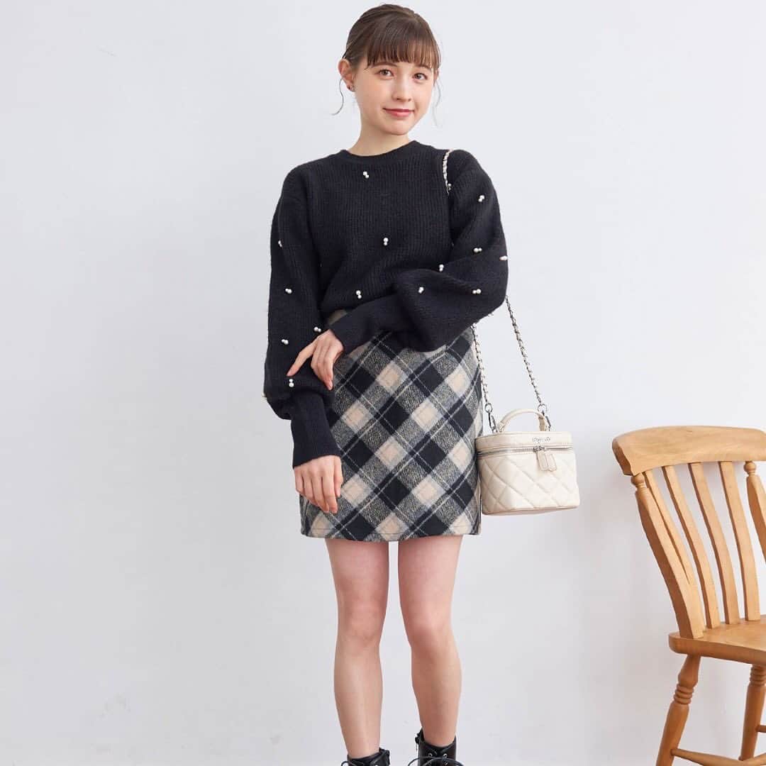ティティ&コーさんのインスタグラム写真 - (ティティ&コーInstagram)「432310129フードリブニットワンピース 432107135ショートシャギークルーニットトプス 432310138ビックリボンショルダーオープンニットワンピース ★★432310132ケーブルリブニットワンピース ★★432107142ダブルパールニットプルオーバー 132107143衿ファーケーブルニット ★432107145リブハイネックニットトップス New arrival🤍 本日の新商品をご紹介！  ・ケーブルリブニットワンピース ¥5,940 ・ダブルパールニットプルオーバー ¥5,940 ・リブハイネックニットトップス ¥3,300 ・衿ファーケーブルニット ¥5,940 ・ビックリボンショルダーオープンニットワンピース ¥6,930 ・ショートシャギークルーニットトプス ¥4,950 ・フードリブニットワンピース ¥6,930  #tittyandco #tittyandcopetit #ガーリー#ガーリーコーデ #ワンピース #ワンピ #ニット#ニットワンピース#newarrival# #ビジュー #冬コーデ  #ootd #量産型 #量産型コーデ #フレンチガーリー #参戦服 #参戦服コーデ #アイドル #アイドル衣装 #アイドルコーデ #骨格ウェーブ #骨格ストレート #骨格ナチュラル」11月29日 21時11分 - tittyandco_com