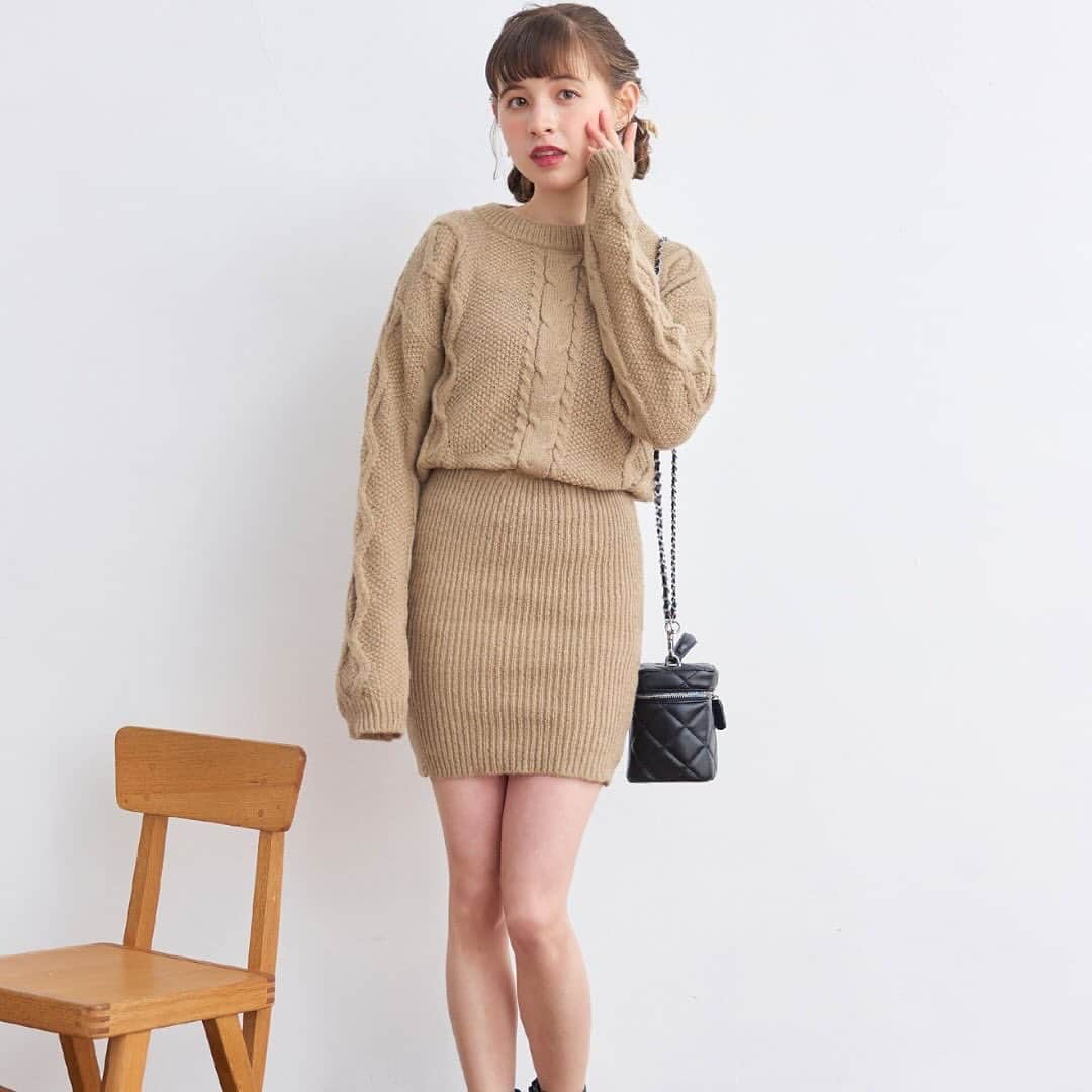 ティティ&コーさんのインスタグラム写真 - (ティティ&コーInstagram)「432310129フードリブニットワンピース 432107135ショートシャギークルーニットトプス 432310138ビックリボンショルダーオープンニットワンピース ★★432310132ケーブルリブニットワンピース ★★432107142ダブルパールニットプルオーバー 132107143衿ファーケーブルニット ★432107145リブハイネックニットトップス New arrival🤍 本日の新商品をご紹介！  ・ケーブルリブニットワンピース ¥5,940 ・ダブルパールニットプルオーバー ¥5,940 ・リブハイネックニットトップス ¥3,300 ・衿ファーケーブルニット ¥5,940 ・ビックリボンショルダーオープンニットワンピース ¥6,930 ・ショートシャギークルーニットトプス ¥4,950 ・フードリブニットワンピース ¥6,930  #tittyandco #tittyandcopetit #ガーリー#ガーリーコーデ #ワンピース #ワンピ #ニット#ニットワンピース#newarrival# #ビジュー #冬コーデ  #ootd #量産型 #量産型コーデ #フレンチガーリー #参戦服 #参戦服コーデ #アイドル #アイドル衣装 #アイドルコーデ #骨格ウェーブ #骨格ストレート #骨格ナチュラル」11月29日 21時11分 - tittyandco_com