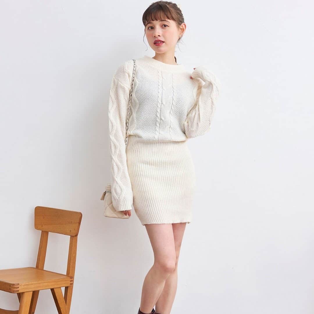 ティティ&コーさんのインスタグラム写真 - (ティティ&コーInstagram)「432310129フードリブニットワンピース 432107135ショートシャギークルーニットトプス 432310138ビックリボンショルダーオープンニットワンピース ★★432310132ケーブルリブニットワンピース ★★432107142ダブルパールニットプルオーバー 132107143衿ファーケーブルニット ★432107145リブハイネックニットトップス New arrival🤍 本日の新商品をご紹介！  ・ケーブルリブニットワンピース ¥5,940 ・ダブルパールニットプルオーバー ¥5,940 ・リブハイネックニットトップス ¥3,300 ・衿ファーケーブルニット ¥5,940 ・ビックリボンショルダーオープンニットワンピース ¥6,930 ・ショートシャギークルーニットトプス ¥4,950 ・フードリブニットワンピース ¥6,930  #tittyandco #tittyandcopetit #ガーリー#ガーリーコーデ #ワンピース #ワンピ #ニット#ニットワンピース#newarrival# #ビジュー #冬コーデ  #ootd #量産型 #量産型コーデ #フレンチガーリー #参戦服 #参戦服コーデ #アイドル #アイドル衣装 #アイドルコーデ #骨格ウェーブ #骨格ストレート #骨格ナチュラル」11月29日 21時11分 - tittyandco_com