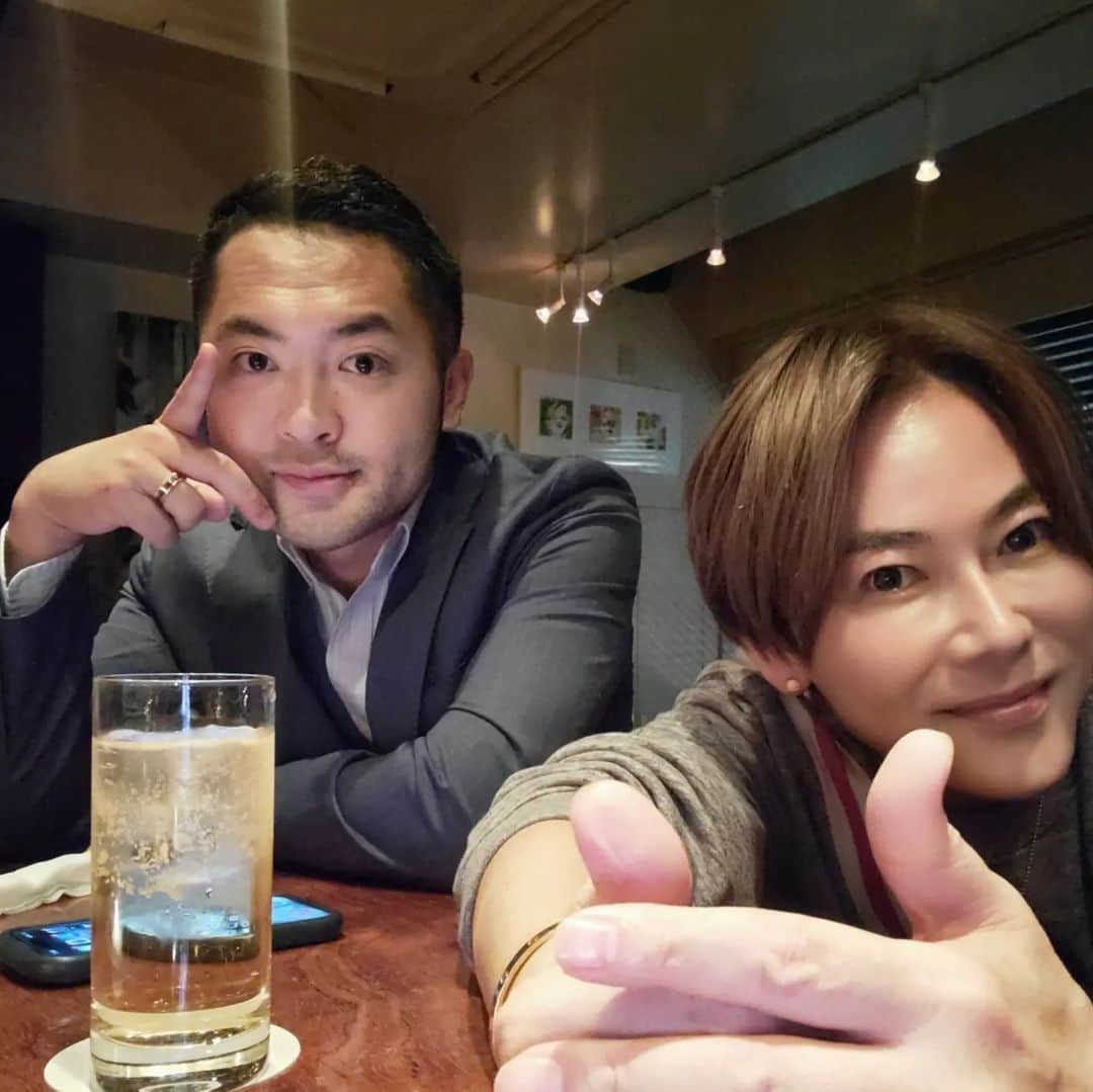 のインスタグラム：「忘年会だよ～　けんちゃんと！❤️🤭」