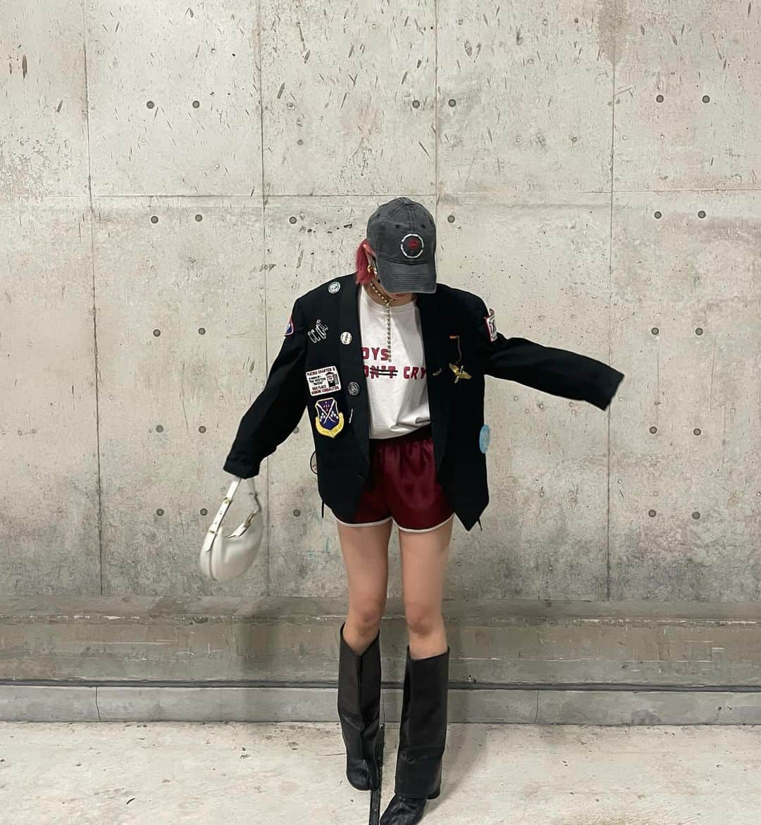 AMIさんのインスタグラム写真 - (AMIInstagram)「ami's fashion🦋 お気に入りのコーディネート 相変わらずvintage mixが好き pradaのbagもヘビロテ中🌹  #amiayastyle #giftedbyprada」11月29日 21時28分 - amixxamiaya