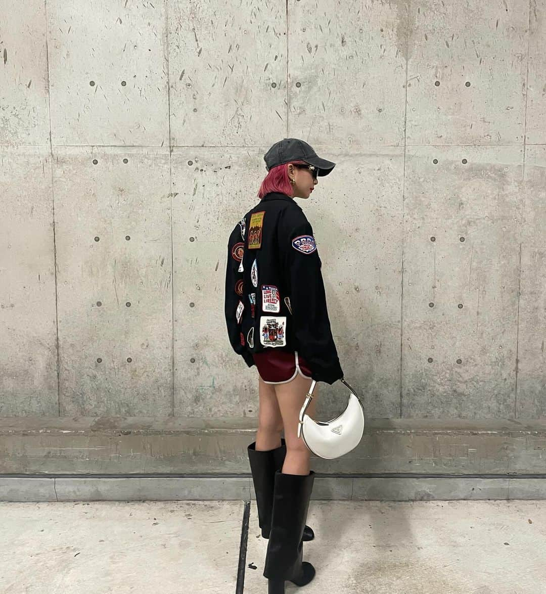 AMIさんのインスタグラム写真 - (AMIInstagram)「ami's fashion🦋 お気に入りのコーディネート 相変わらずvintage mixが好き pradaのbagもヘビロテ中🌹  #amiayastyle #giftedbyprada」11月29日 21時28分 - amixxamiaya