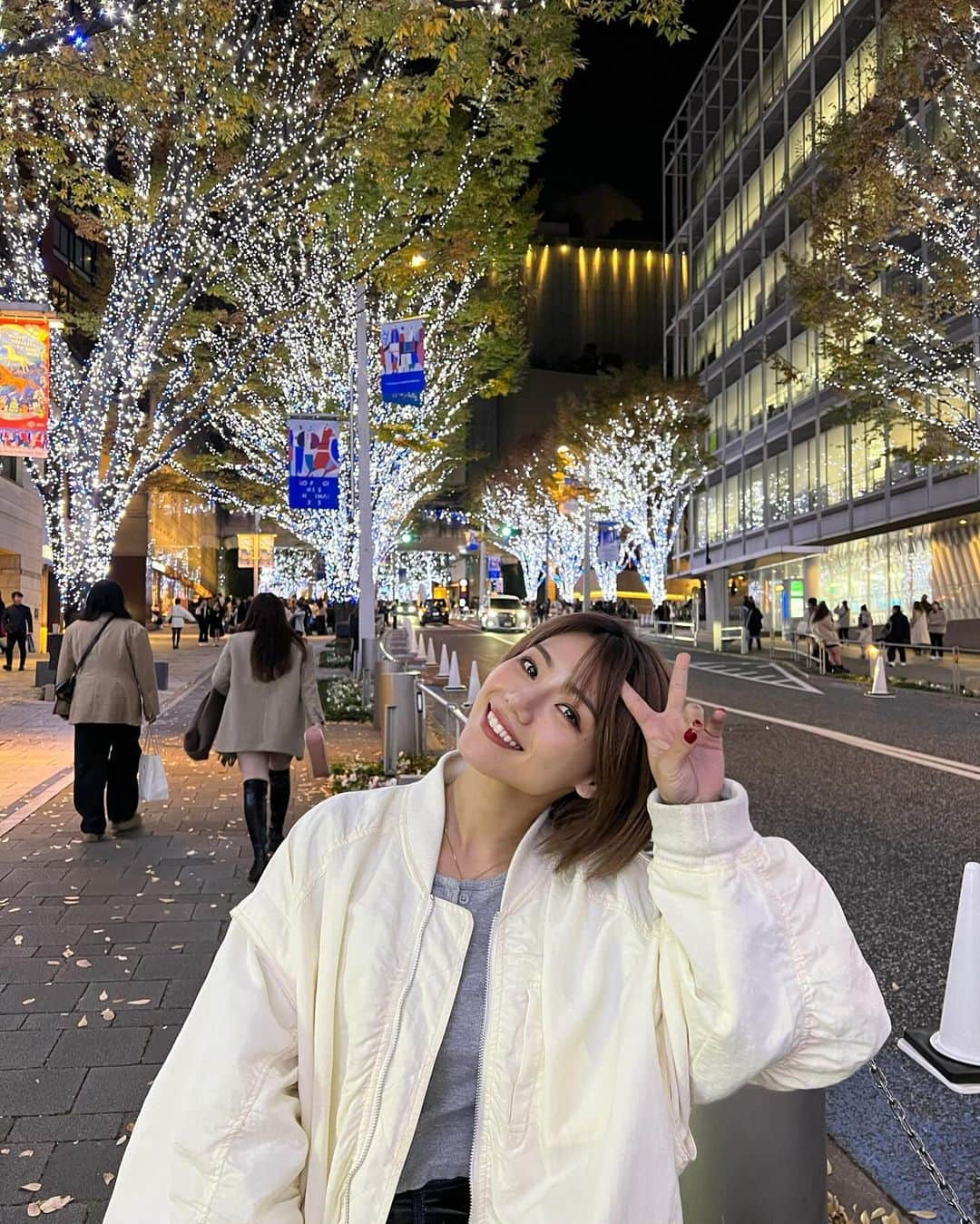大川成美さんのインスタグラム写真 - (大川成美Instagram)「イルミネーション綺麗 満月の日は、東京タワー上部点灯しないらしい」11月29日 21時22分 - naru_coco