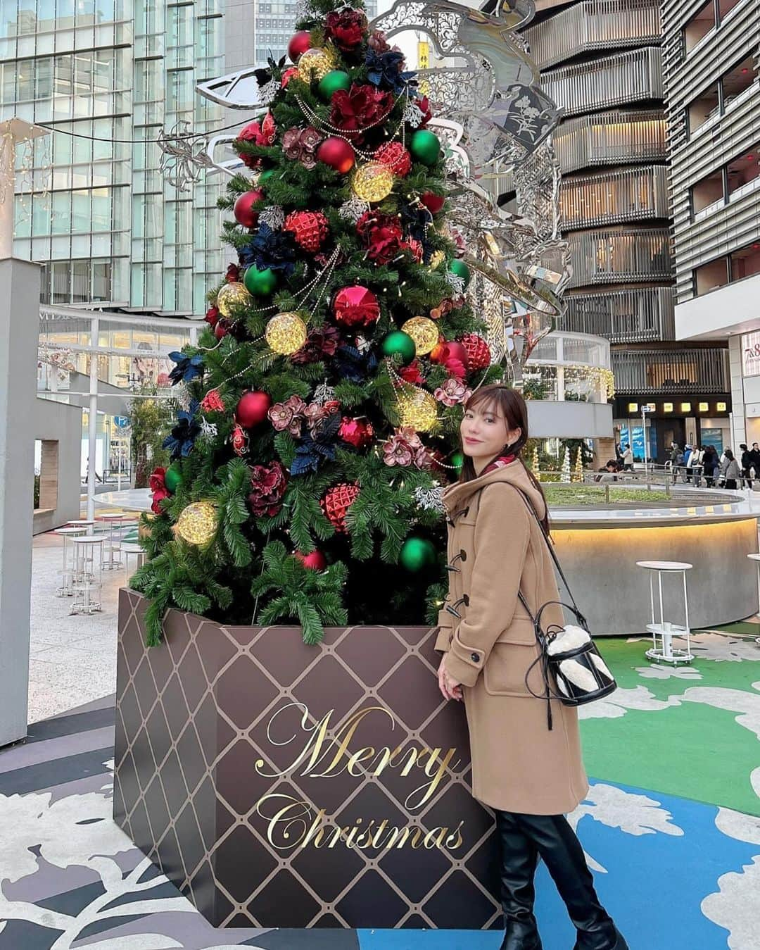 星野奏さんのインスタグラム写真 - (星野奏Instagram)「今年初、クリスマスツリー🎄と！！ もうすぐ12月！！+ (0ﾟ･∀･) + ﾜｸﾜｸﾃｶﾃｶ +   #新宿駅#クリスマスツリー #tokyolife #🎄🎅  #クリスマス撮影会　やるよ」11月29日 21時24分 - hoshino_kanade_