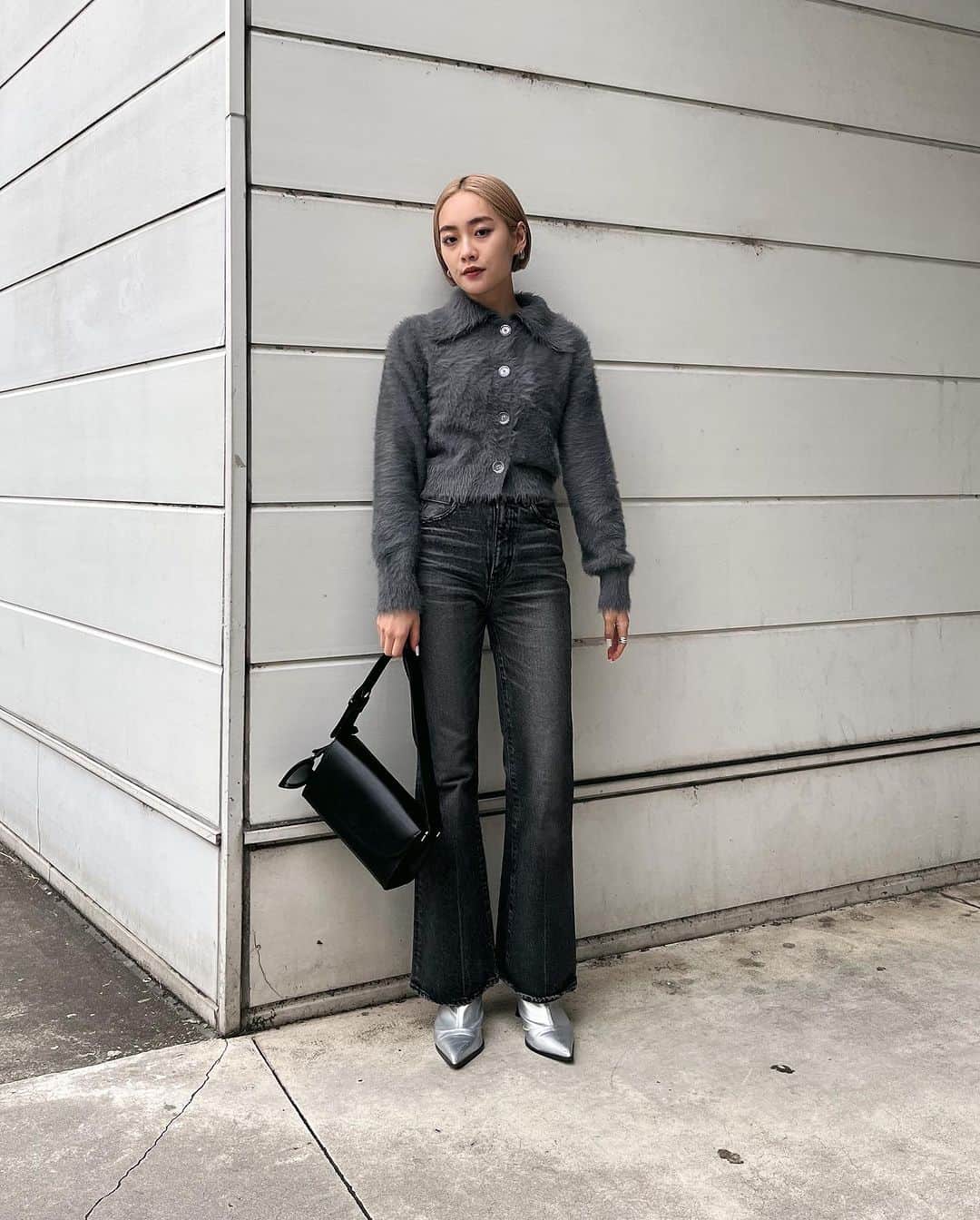 MOUSSY SNAPさんのインスタグラム写真 - (MOUSSY SNAPInstagram)「#MOUSSYSNAP @reina___4 158cm LAZONA KAWASAKI STAFF / ラゾーナ川崎店スタッフ  ・FEATHER YARN KNIT SHIRT(010GAS70-6180) ・MVS BLACK FLARE(010GAA12-1720) ・LANDSCAPE BAG(010GAT51-5970) ・POINTED SHORT BOOTS(010GA652-5750) 全国のMOUSSY店舗／SHEL'TTER WEBSTORE／ZOZOTOWNにて 発売中。  #MOUSSY #MOOUSSYJEANS」11月29日 21時24分 - moussysnap
