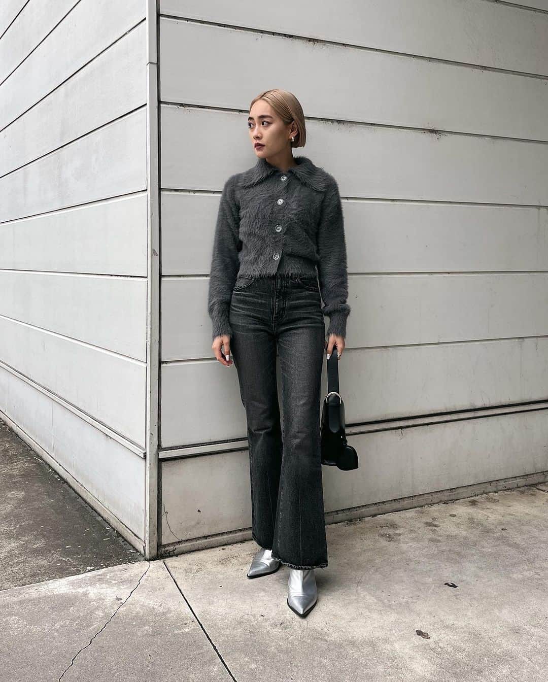 MOUSSY SNAPさんのインスタグラム写真 - (MOUSSY SNAPInstagram)「#MOUSSYSNAP @reina___4 158cm LAZONA KAWASAKI STAFF / ラゾーナ川崎店スタッフ  ・FEATHER YARN KNIT SHIRT(010GAS70-6180) ・MVS BLACK FLARE(010GAA12-1720) ・LANDSCAPE BAG(010GAT51-5970) ・POINTED SHORT BOOTS(010GA652-5750) 全国のMOUSSY店舗／SHEL'TTER WEBSTORE／ZOZOTOWNにて 発売中。  #MOUSSY #MOOUSSYJEANS」11月29日 21時24分 - moussysnap