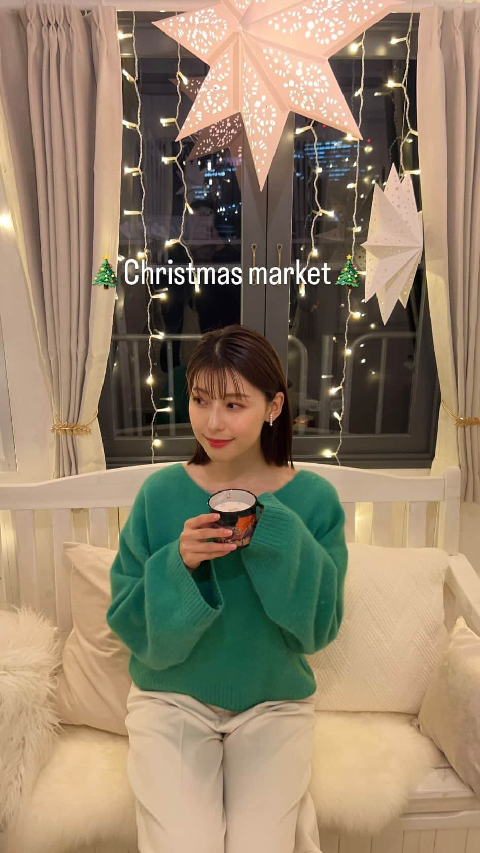 上村彩子のインスタグラム：「Nスタの　すたすた中継のコーナーで 横浜赤レンガ倉庫のクリスマスマーケットへ🎄  一夜限りのドローンショーも見ることができました！  ———————————————-  #横浜赤レンガ倉庫#クリスマスマーケット #クリスマスマーケットin横浜赤レンガ倉庫  #プレミアムラウンジ　#ドローンショー#Ｎスタ  @nst_tbs」