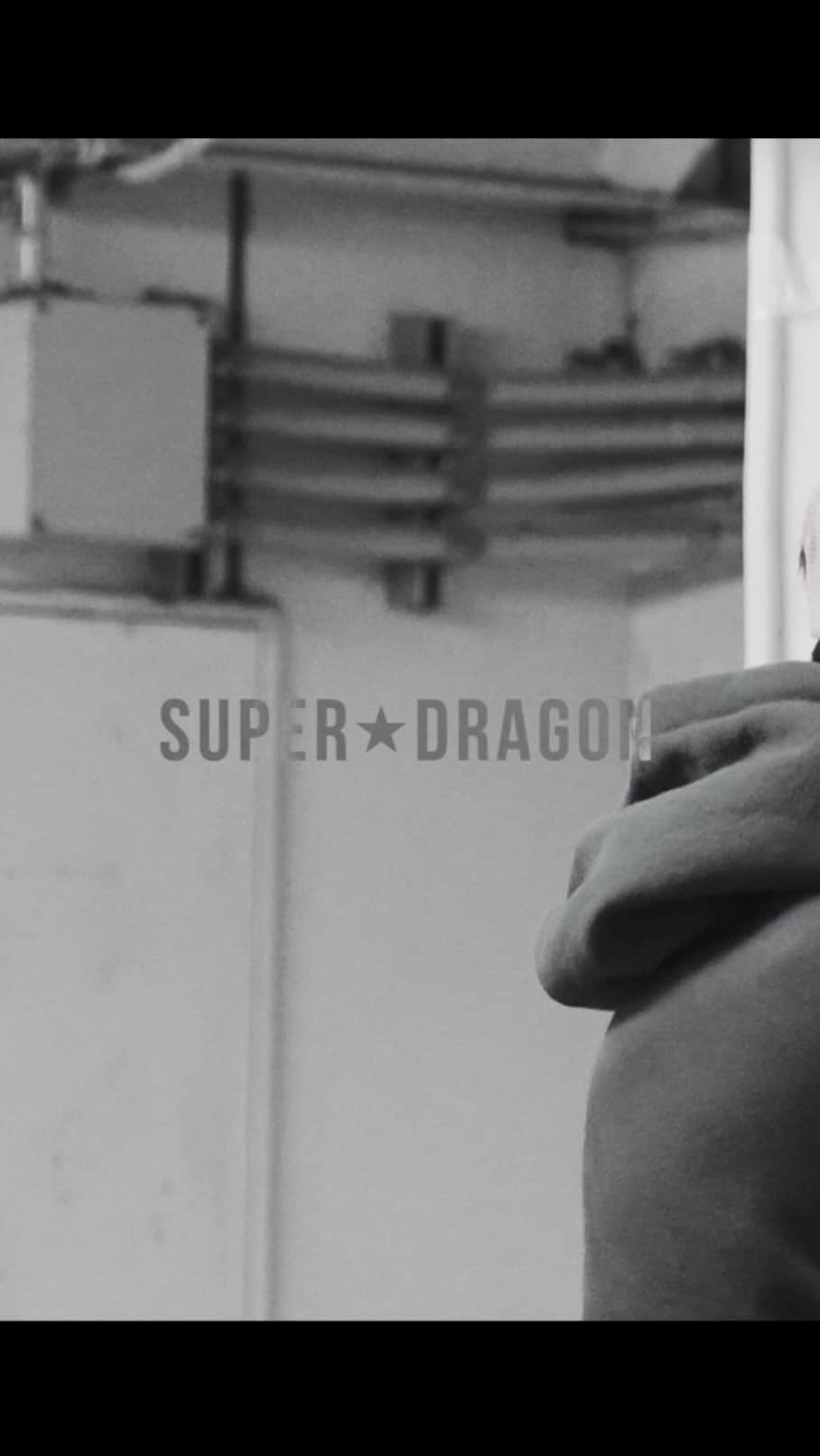 SUPER★DRAGONのインスタグラム：「・ SUPER★DRAGON  　　　  #1  🎥 https://youtu.be/FIm2_SBKysE  #スパドラ  #SUPERDRAGON #SD_COUNTDOWN」