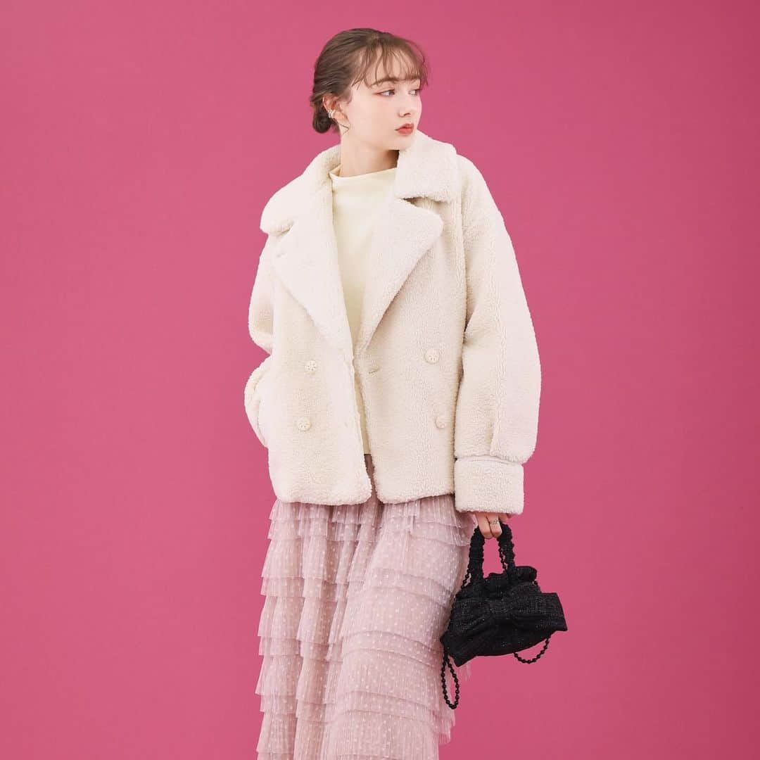 Couture brooch クチュールブローチ公式のインスタグラム：「WINTER COAT COLLECTION 「毎日を彩るコート」 ⁡ ˗˗˗˗˗˗˗˗˗˗˗˗˗˗˗˗˗˗˗˗˗˗˗˗˗˗˗˗˗˗˗˗˗˗˗˗˗˗˗˗˗˗˗˗˗˗˗˗˗˗˗˗˗˗˗˗˗˗˗˗˗˗ ⁡ 🏷️ 【今年らしい着こなしに】 プードルライクボアジャケット ¥9,900 ［商品番号 508-97010 ］ ⁡ 🏷️【バックパールで華やぐ】 上品もちふわニット ¥5,500 ［商品番号 508-17022］ ⁡ 🏷️ ティアードドットチュールスカート ¥6,990 ［商品番号 508-77045］ ⁡ ⁡ ⁡ オンラインサイトは プロフィールTOPリンクよりご覧ください🔗 → @couturebrooch_official  ⁡ ˗˗˗˗˗˗˗˗˗˗˗˗˗˗˗˗˗˗˗˗˗˗˗˗˗˗˗˗˗˗˗˗˗˗˗˗˗˗˗˗˗˗˗˗˗˗˗˗˗˗˗˗˗˗˗˗˗˗˗˗˗˗˗˗˗˗˗˗˗ #couturebrooch #クチュールブローチ #2023winter  #高見え #プチプラ #フェミニン #冬 #winter #冬コーデ #コート #ロングコート #ニット #ニットコーデ #冬ニット #ニットトップス #ボアジャケット #ボア #スカート #チュールスカート #ティアードスカート #ドットスカート」