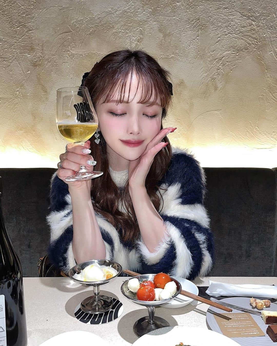 ちーちゃんさんのインスタグラム写真 - (ちーちゃんInstagram)「🍷  伏見に新しくOPENした @cisco_fushimi 🍾  料理も内装もおしゃれで 気分上がった🥰 店内めちゃくちゃ賑わってた🕺  一品ずつの量が少なめだから 女2人で行っても いろいろ種類食べられて良い🍴◎ 中でも私が1番気に入ったのは たらこクリームスパかな🍝♡  ワインの種類いっぱいあるし 合うお料理も多いから ワイン好きな方は特におすすめー🍷✨  #名古屋ディナー#栄ディナー#伏見グルメ#伏見#名古屋女子#名古屋韓国へア#女子会ディナー#栄居酒屋#栄グルメ#名古屋グルメ#名古屋居酒屋#おしゃれ居酒屋#名古屋ワイン#ナゴレコ#あいなご#名古屋インスタ交流会」11月29日 21時33分 - ___c.chan__