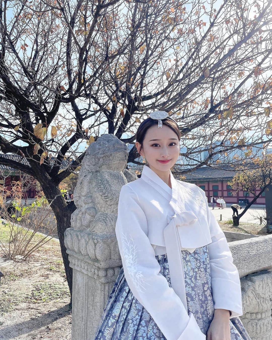 MAYUMIさんのインスタグラム写真 - (MAYUMIInstagram)「🇰🇷 * 社員旅行でチマチョゴリを着ました♡ @ 景福宮 🏯 * 韓国ドラマの見過ぎで、時代劇ごっこを しちゃいます、よね。。笑 * #景福宮 #韓国 #チマチョゴリ #社員旅行」11月29日 21時35分 - mayumiii0305