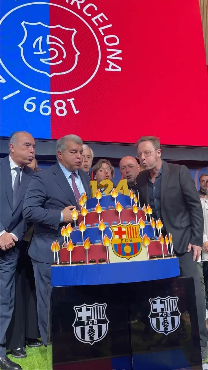 FCバルセロナのインスタグラム：「124 anys d’història 🎂」